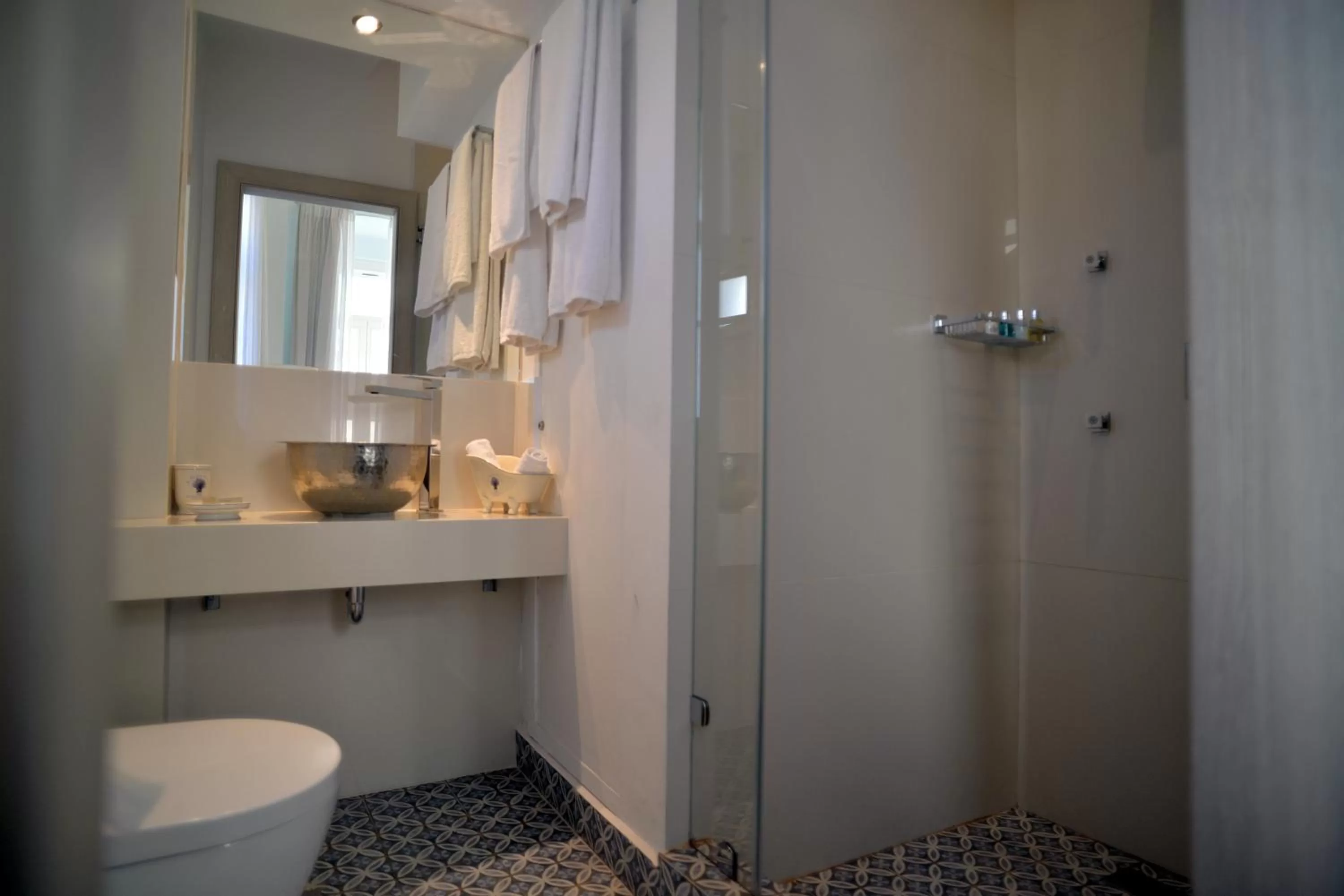 Shower in 1901 Hermoupolis