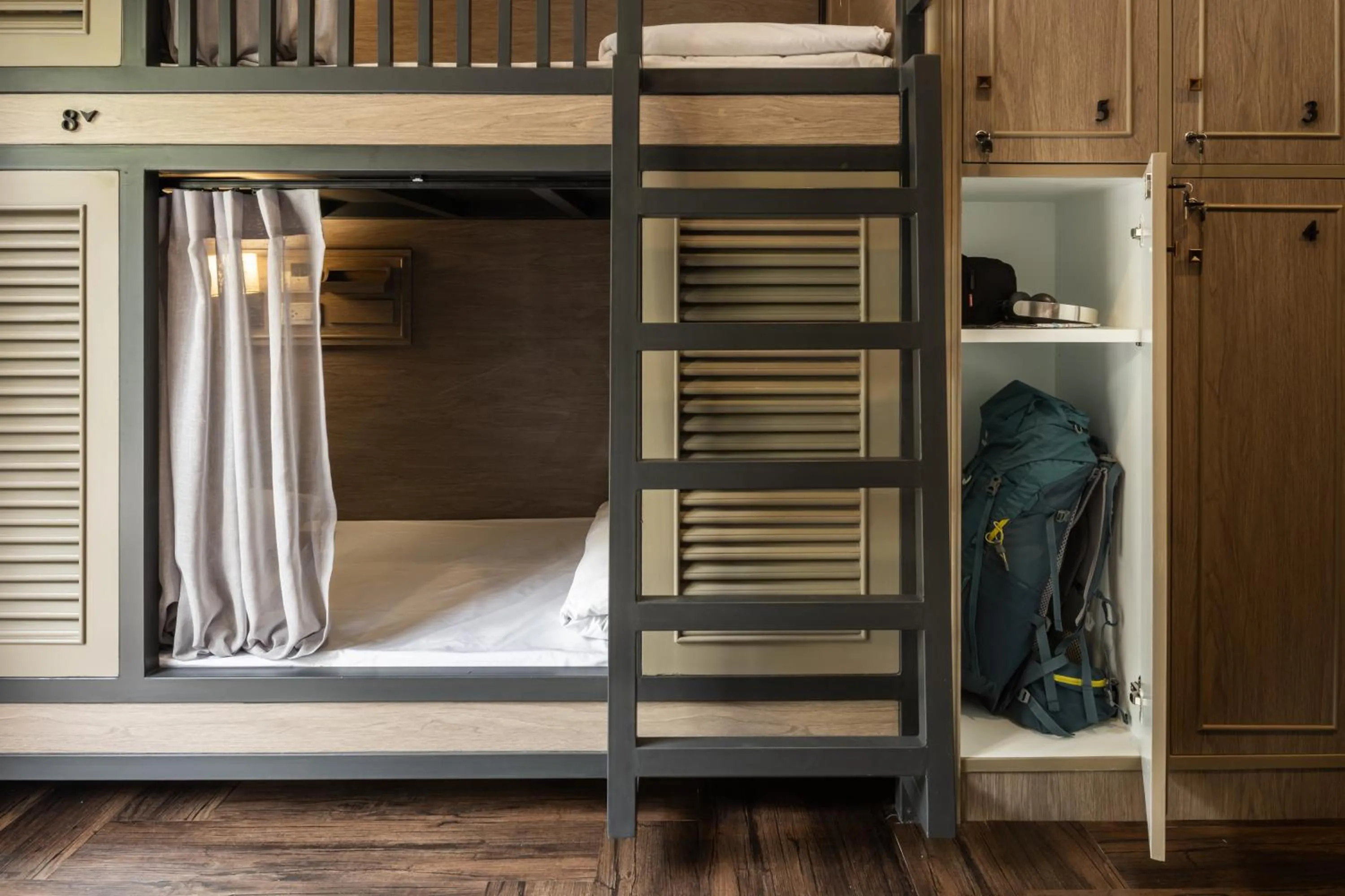 Bed in Warm Window Silom