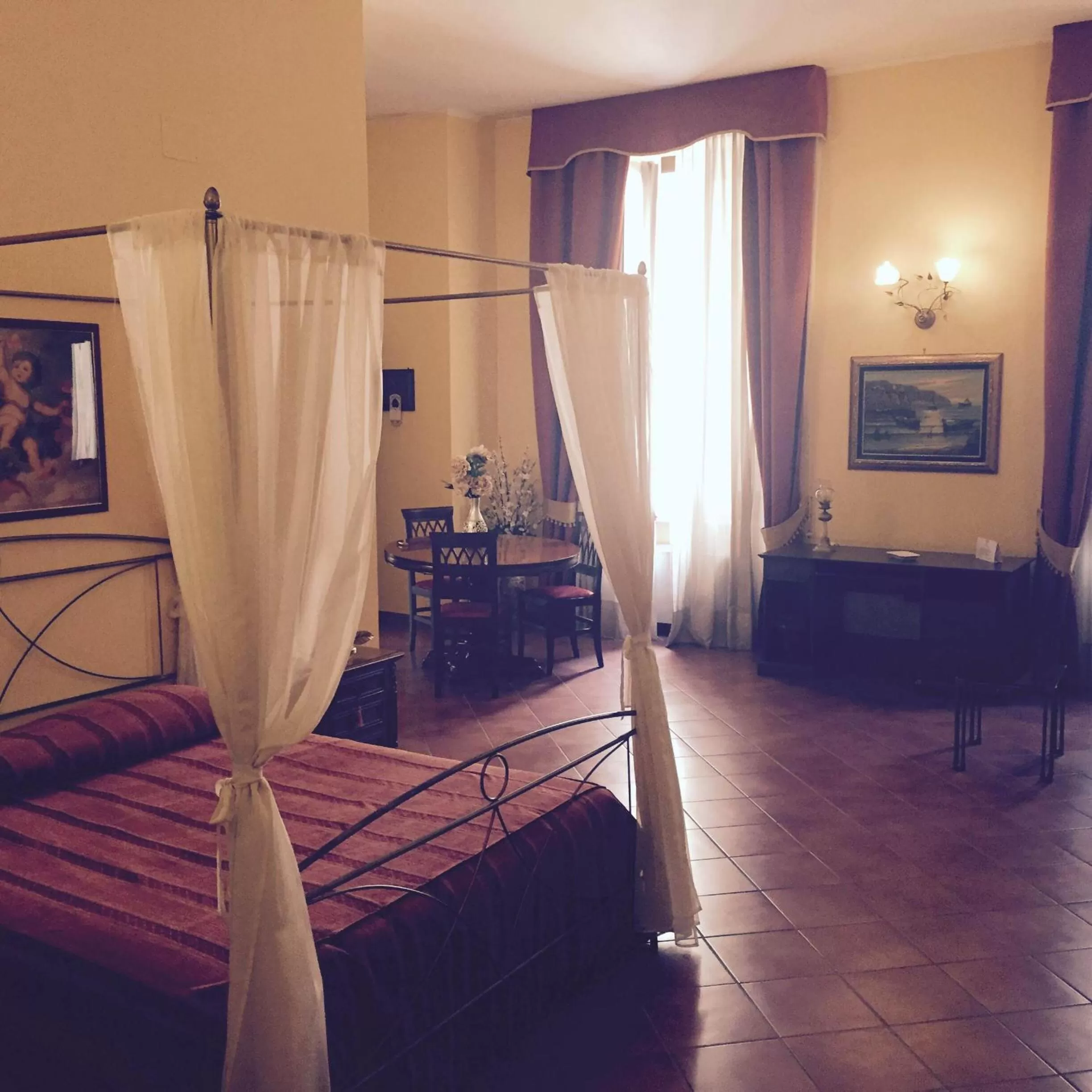 Day, Bed in Grand Hotel Capodimonte