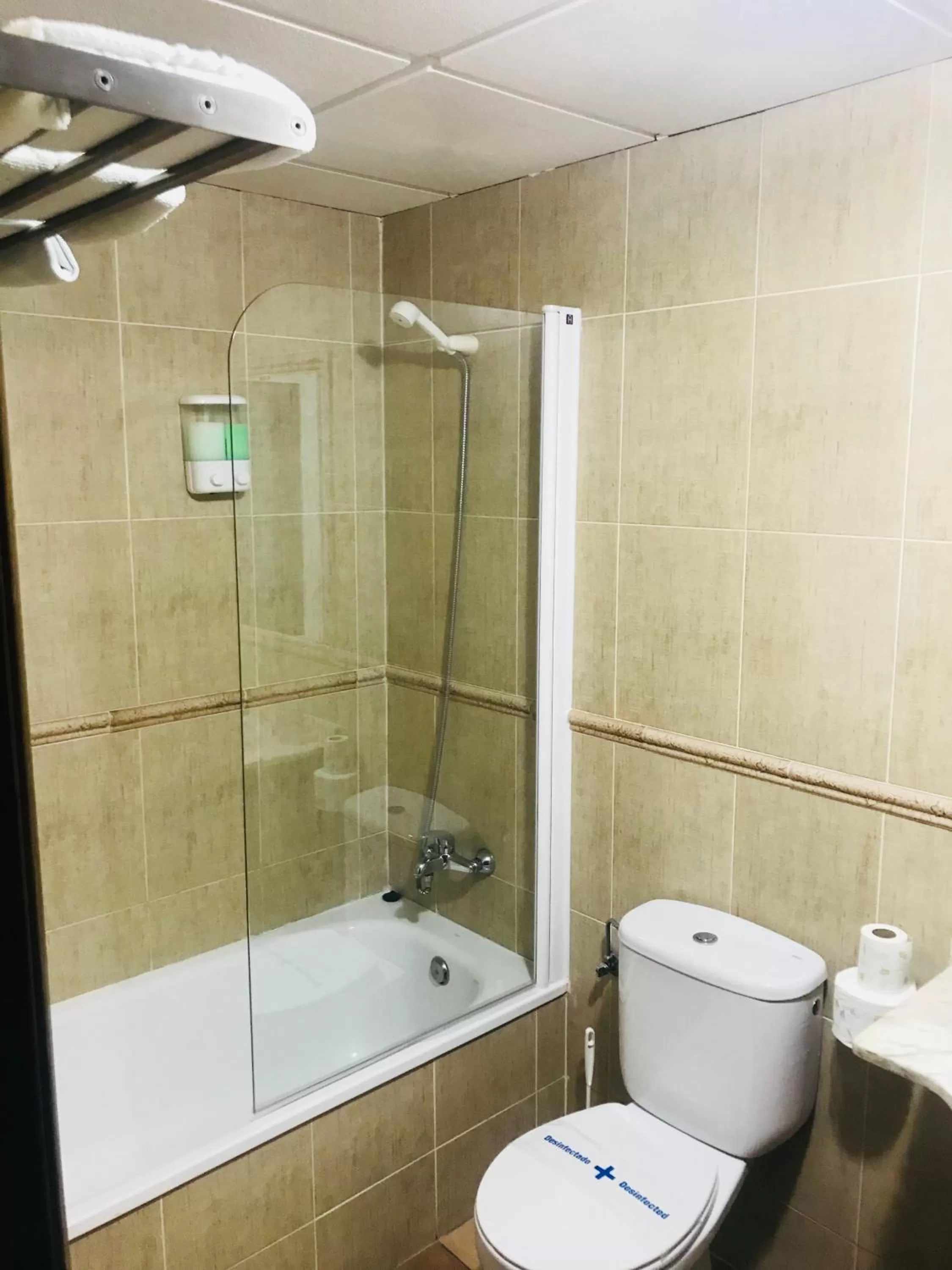 Bathroom in Hotel Cervantes