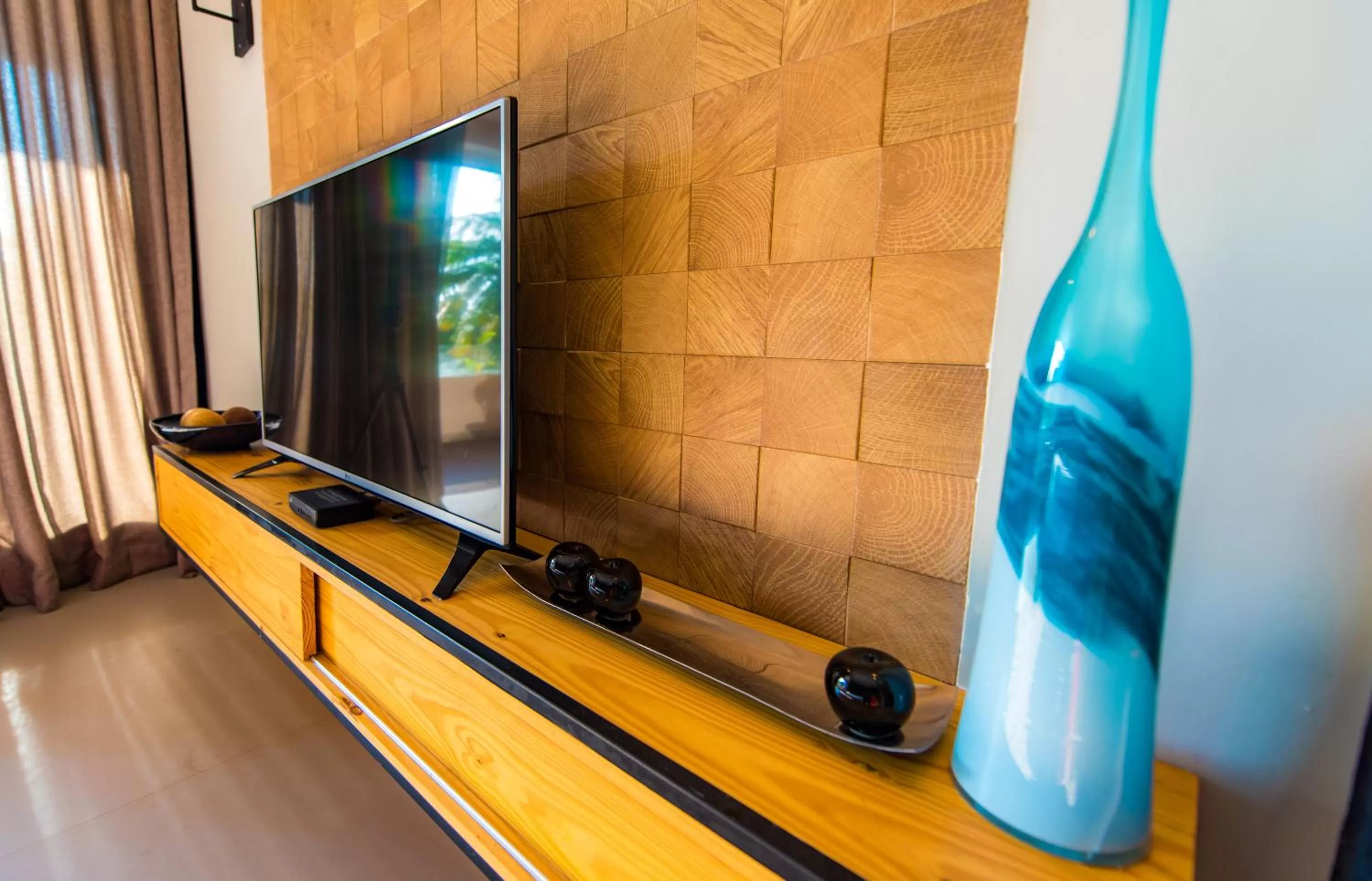 TV and multimedia in Ballena Regency