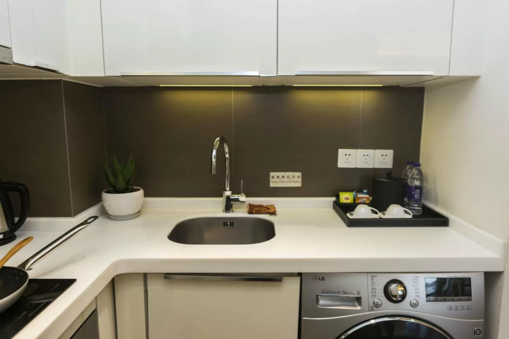 Kitchen or kitchenette in Starr Hotel Shanghai (Shanghai Railway Station)