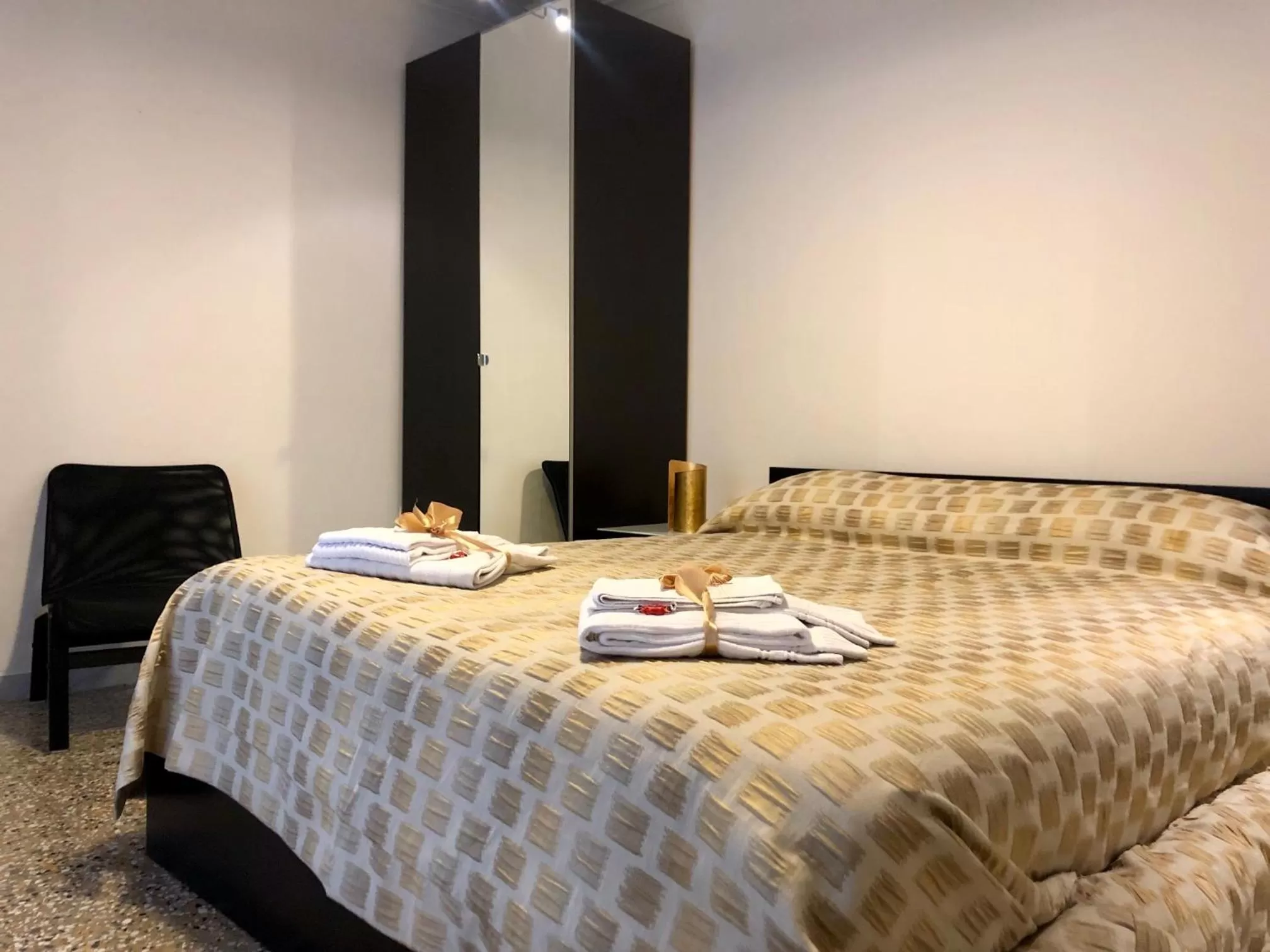 Bed in Relais Piazza Del Plebiscito B&B