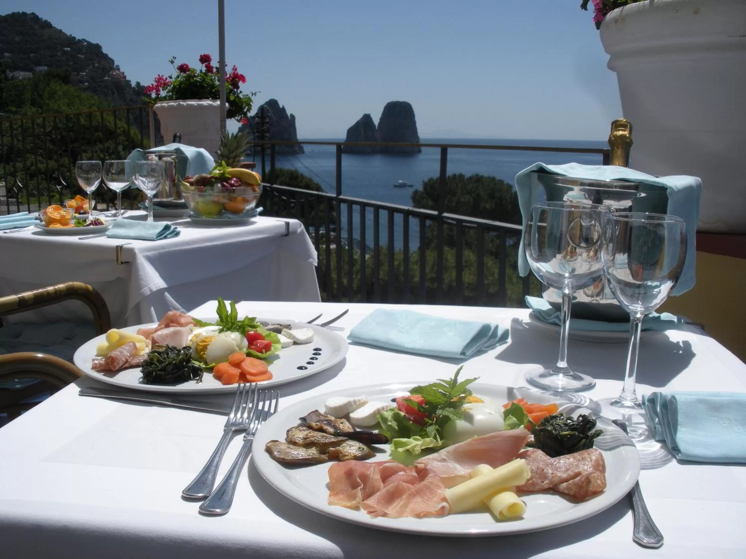 Restaurant/places to eat in Hotel Weber Ambassador