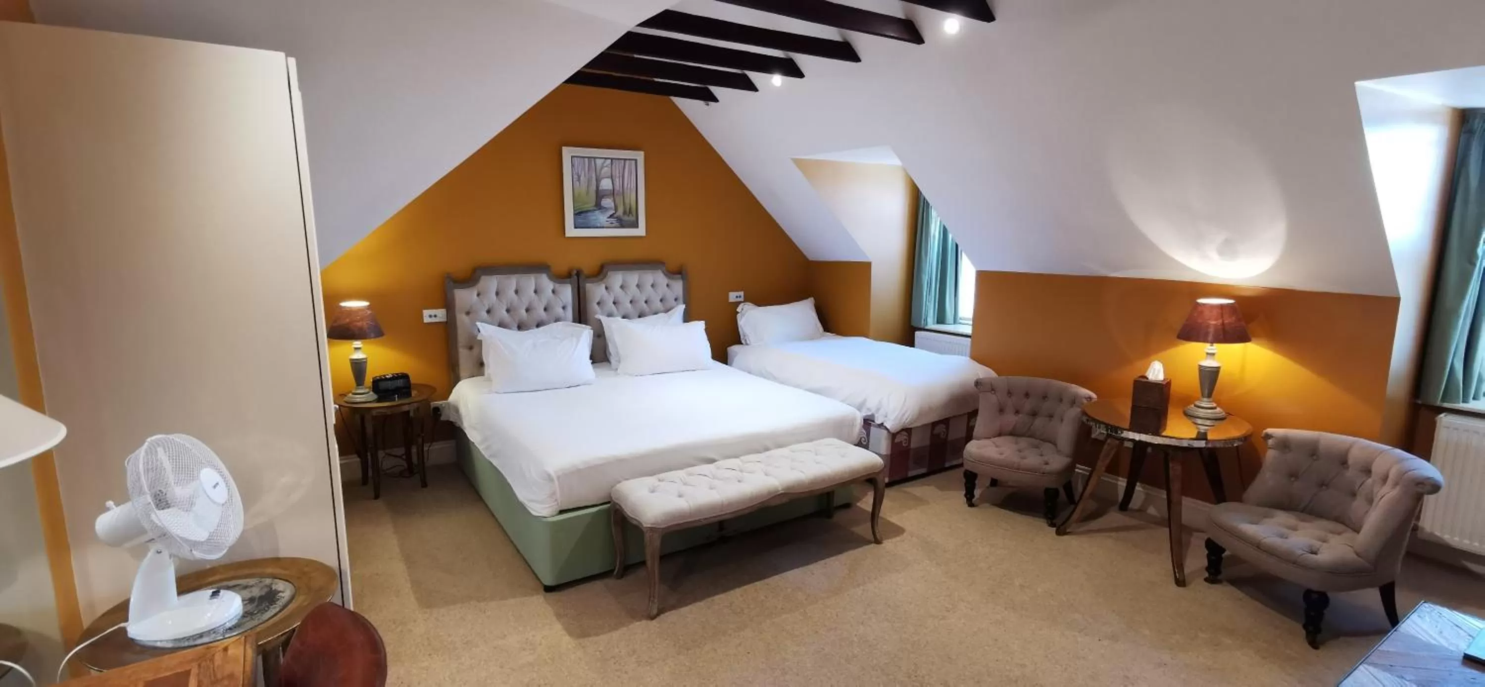 Bedroom, Bed in Buccleuch and Queensberry Arms Hotel