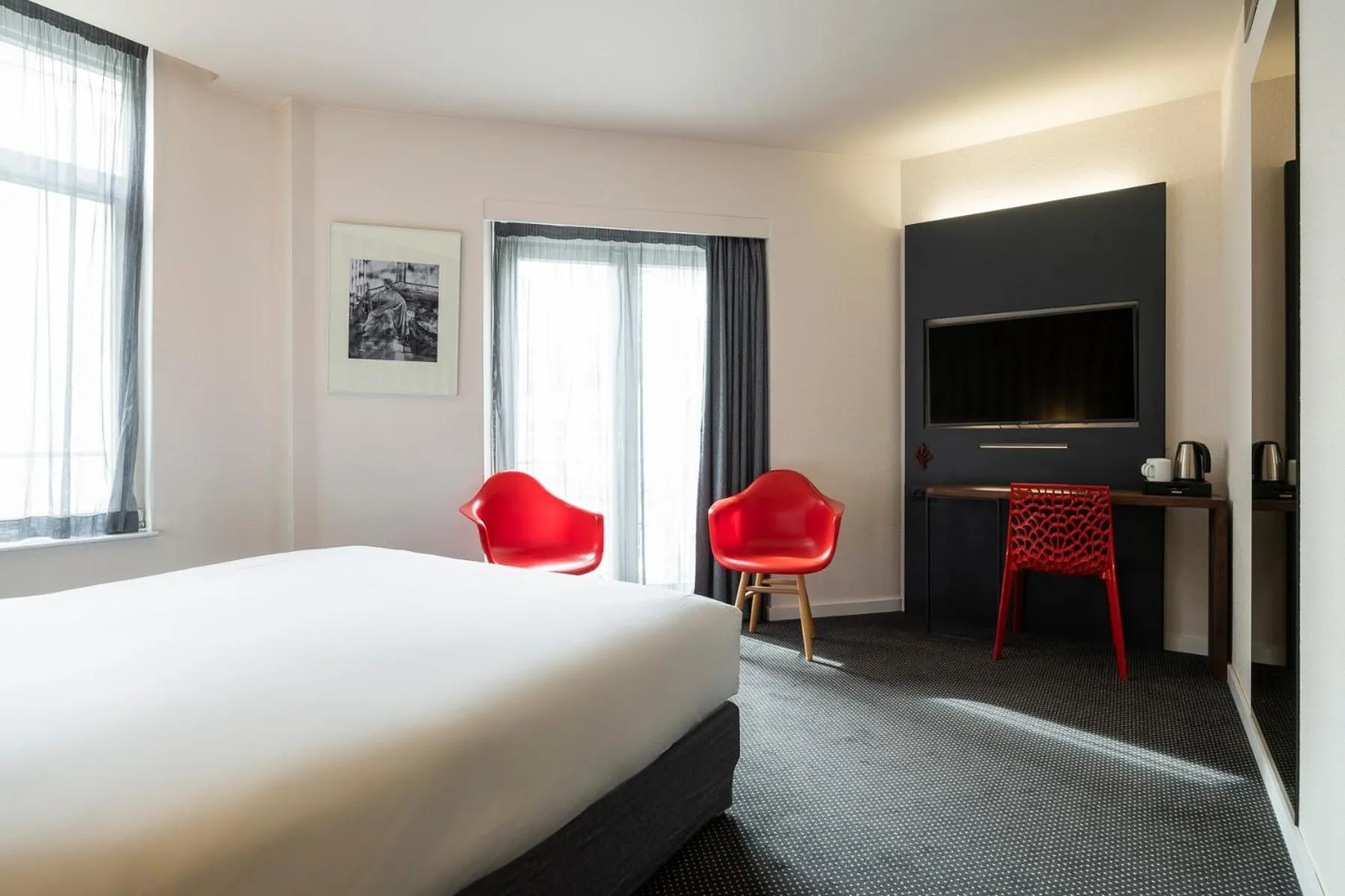 TV and multimedia, Bed in Aris Grand Place Hotel