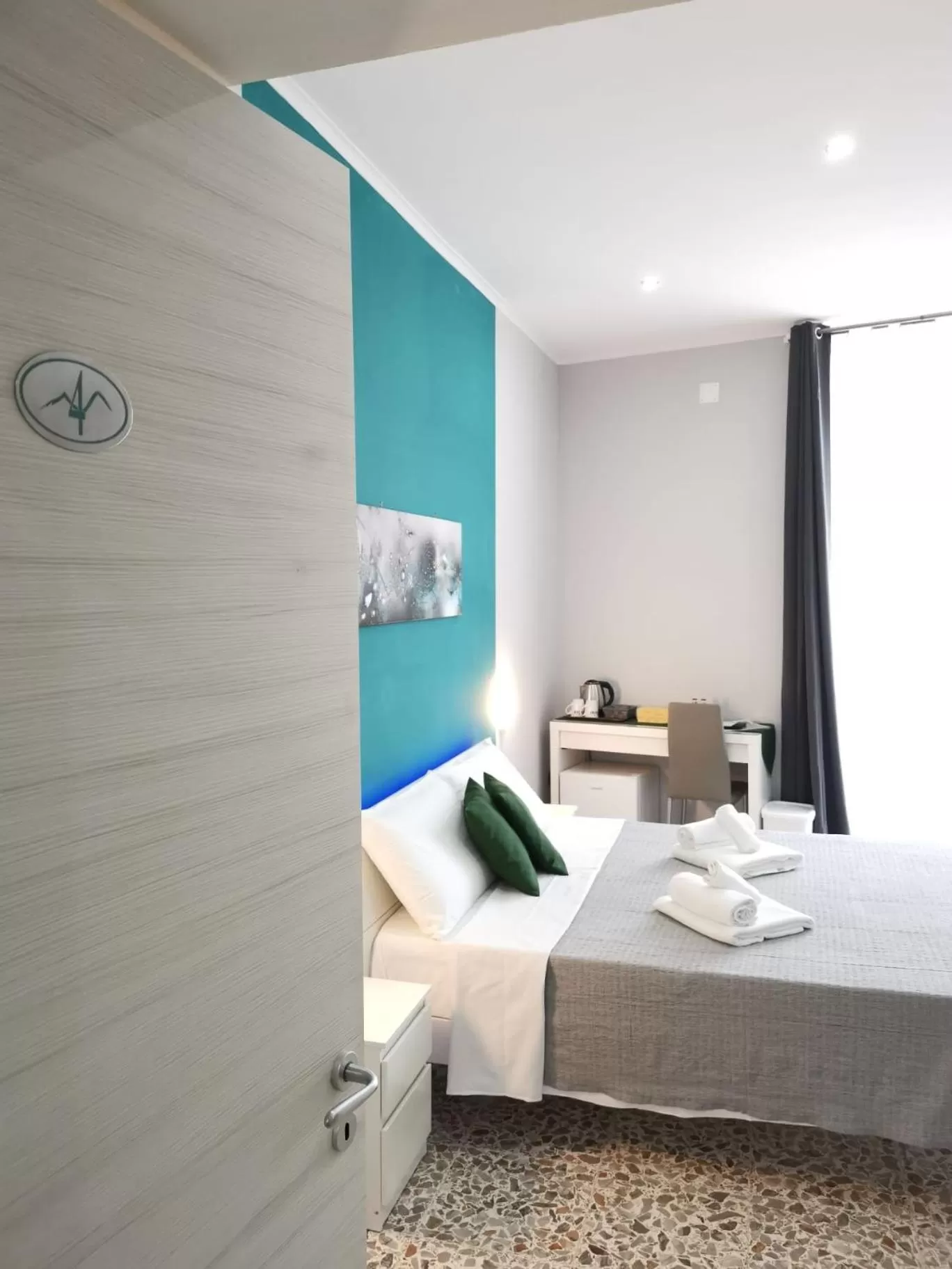 Photo of the whole room in EMME Napoli