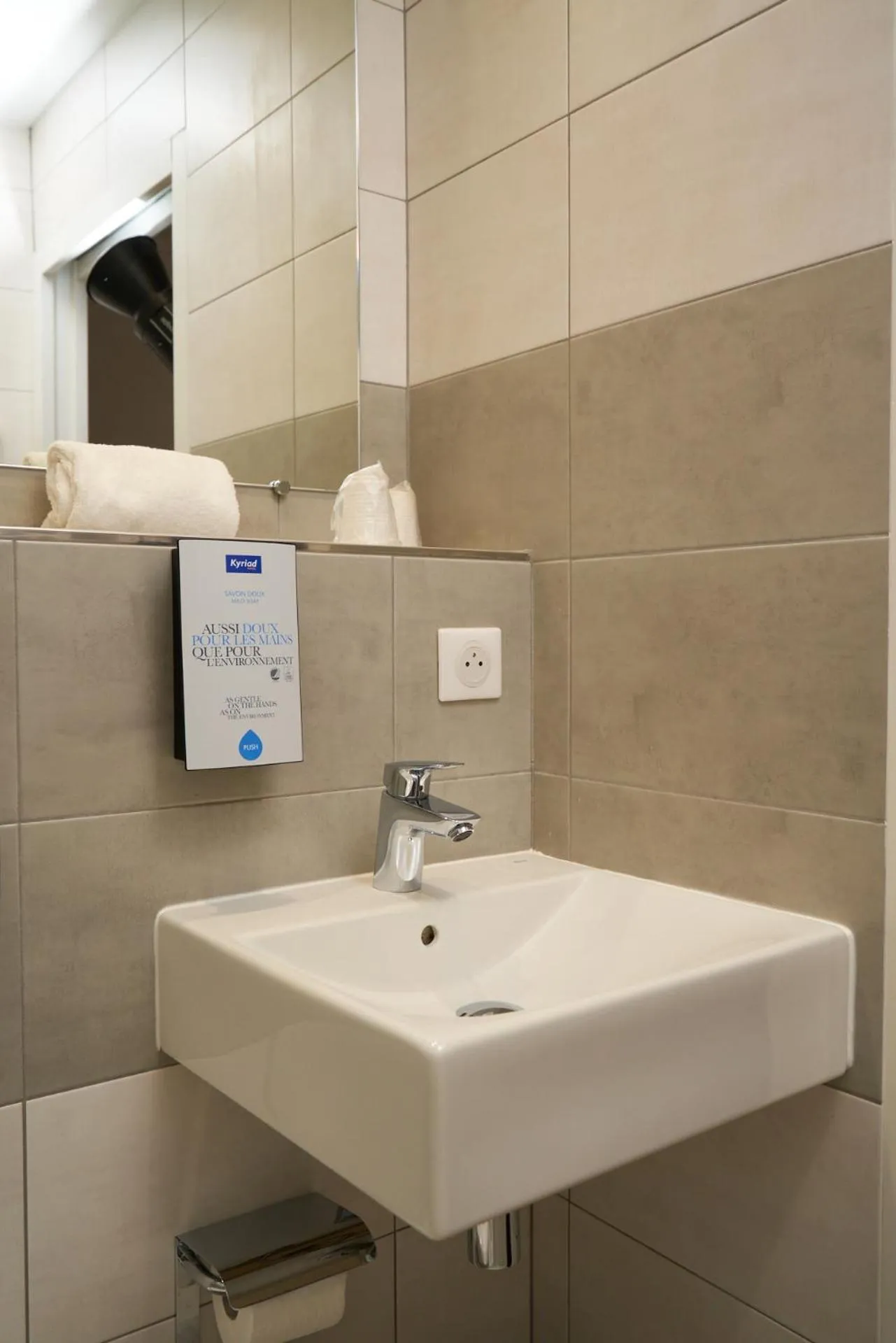 Bathroom in Kyriad Limoges Sud - Feytiat