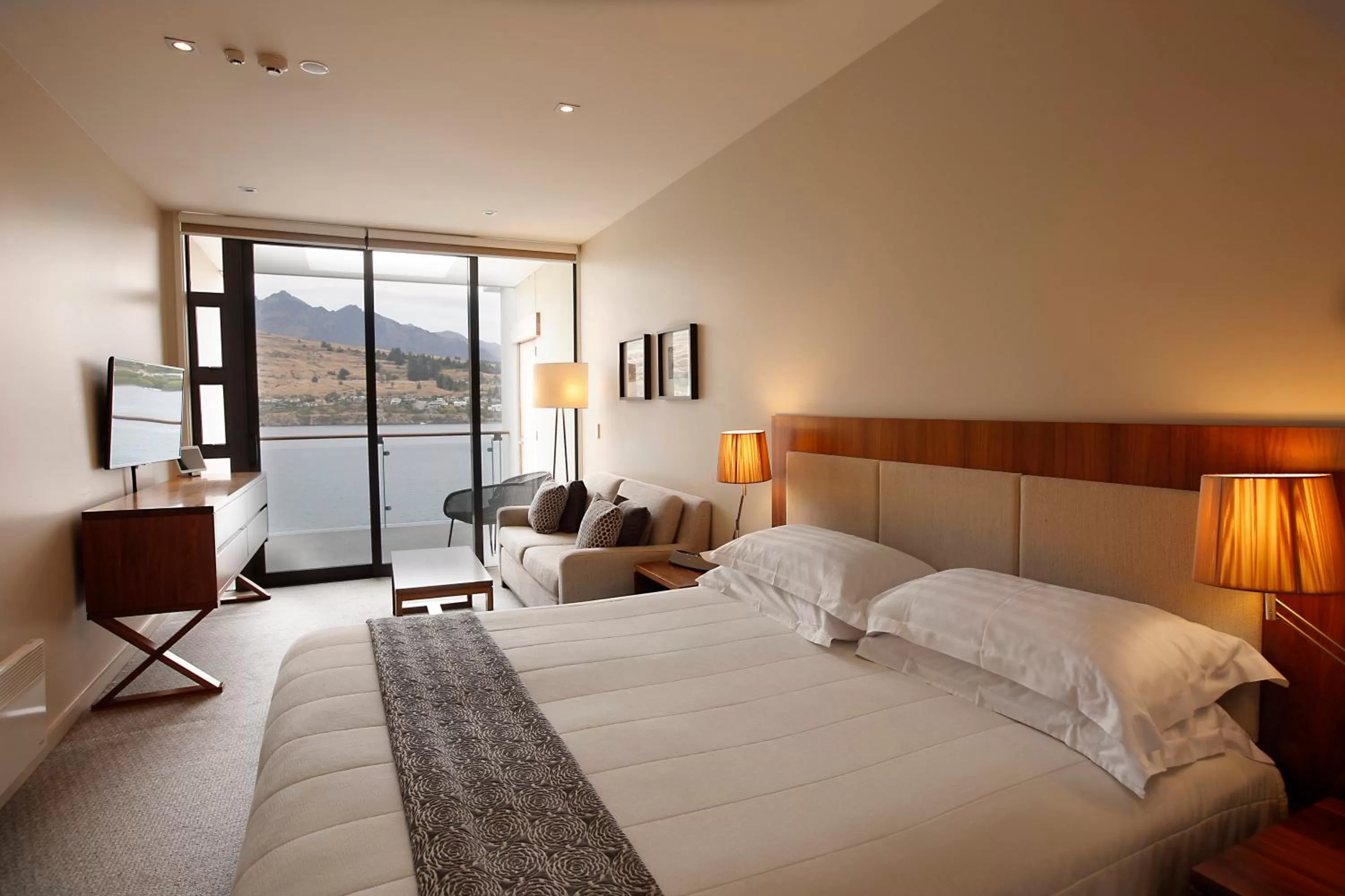 Bed in The Rees Hotel & Luxury Apartments
