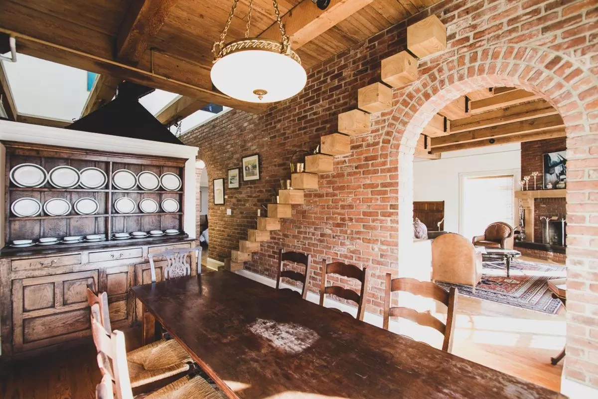 Dining area in Swans Brewery, Pub & Hotel