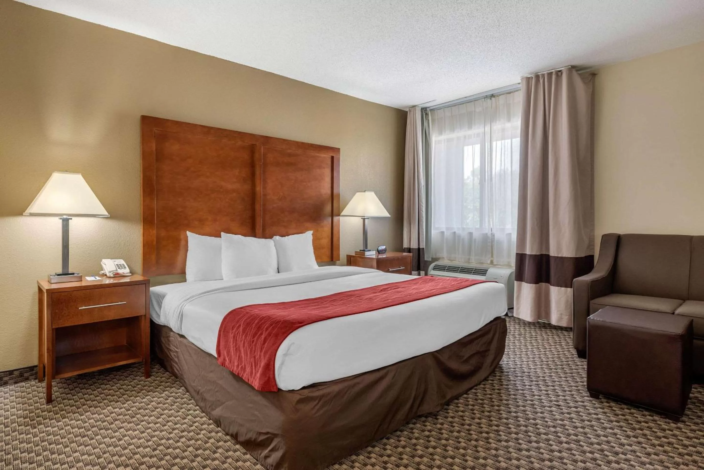 Photo of the whole room, Bed in Comfort Inn Indianapolis South