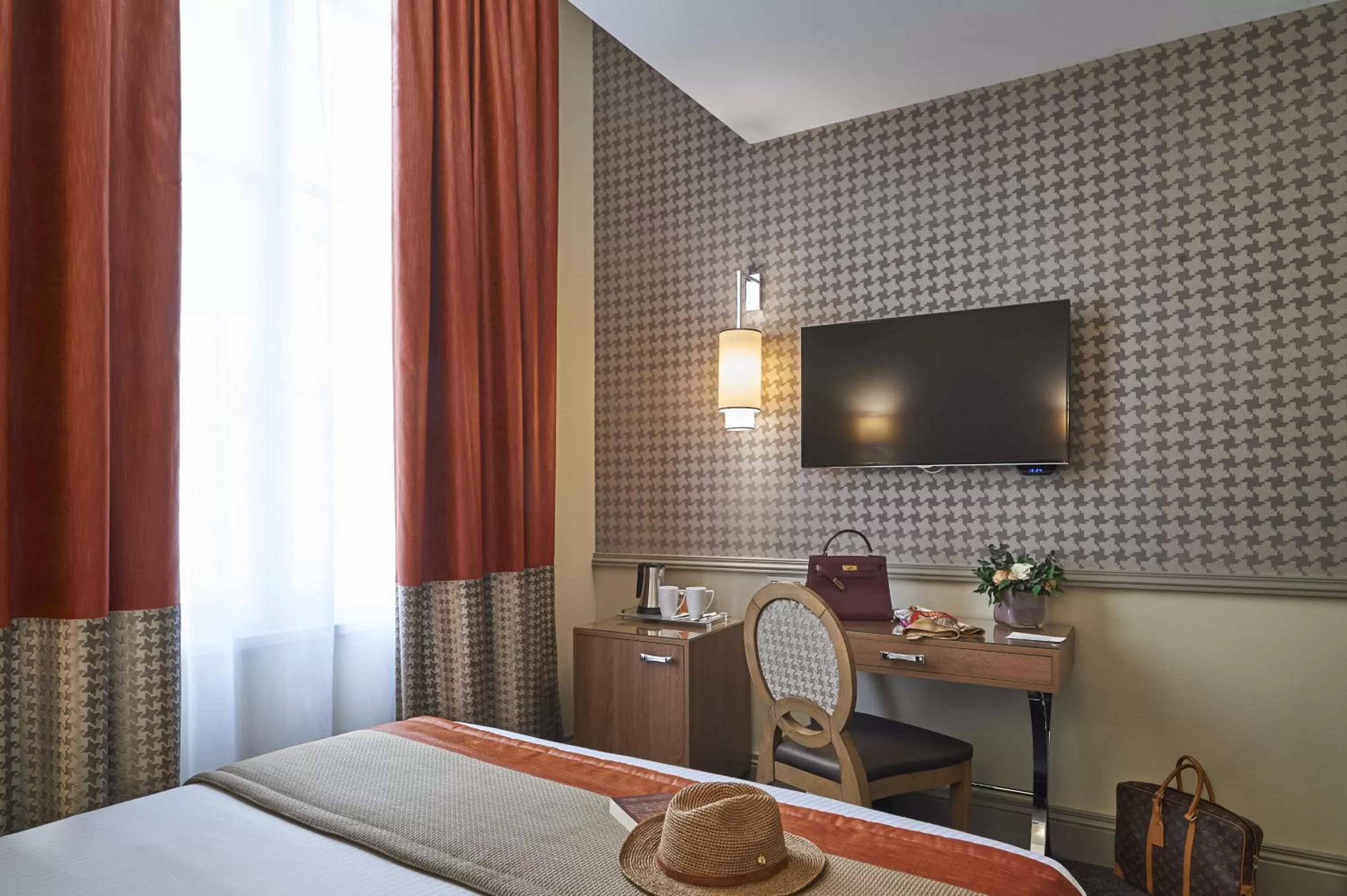 Photo of the whole room, Bed in Best Western Premier HBEO Bordeaux Centre