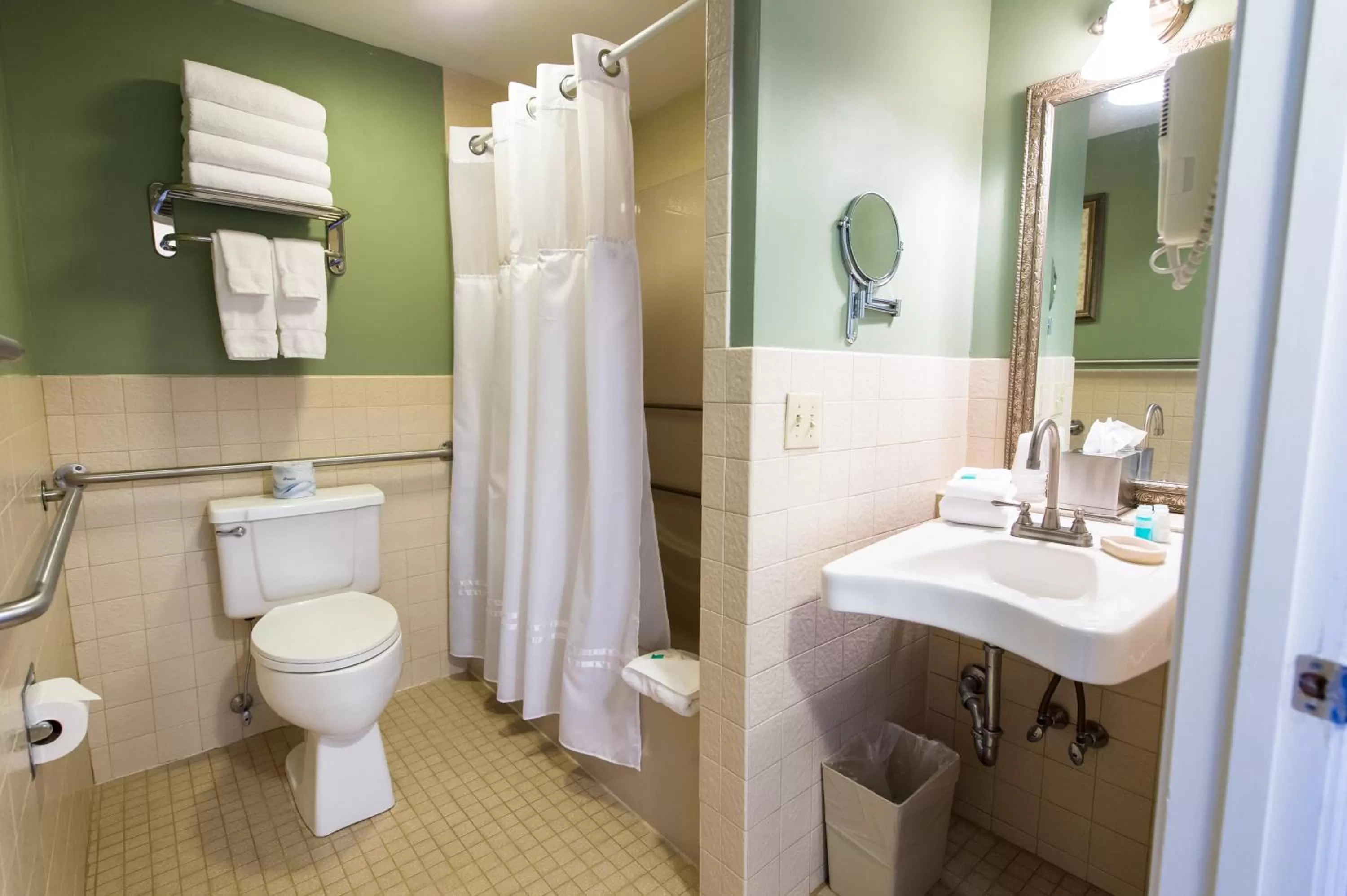Bathroom in Union Bluff Hotel & Meeting House