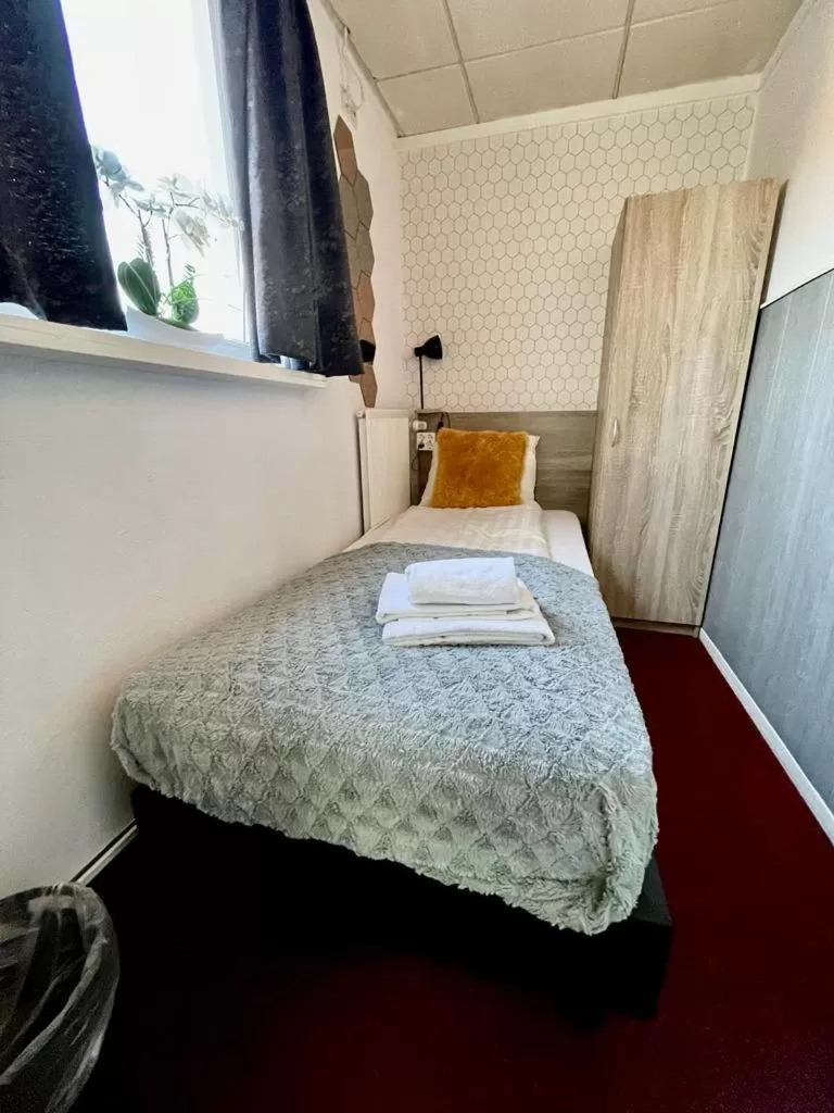 Bed in Hotel Le Provencal