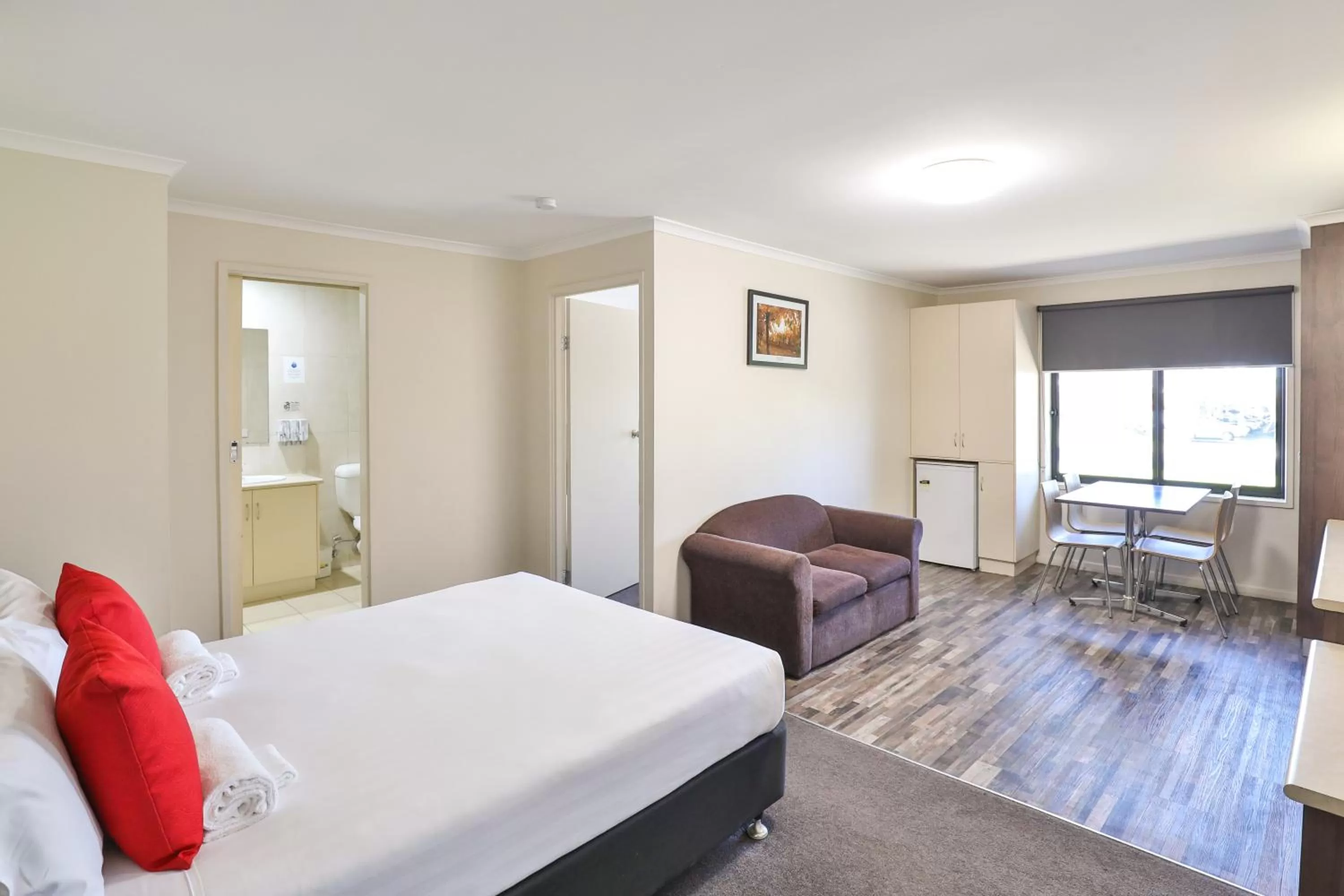 Seating area, Bed in Boulevard Motor Inn Mildura