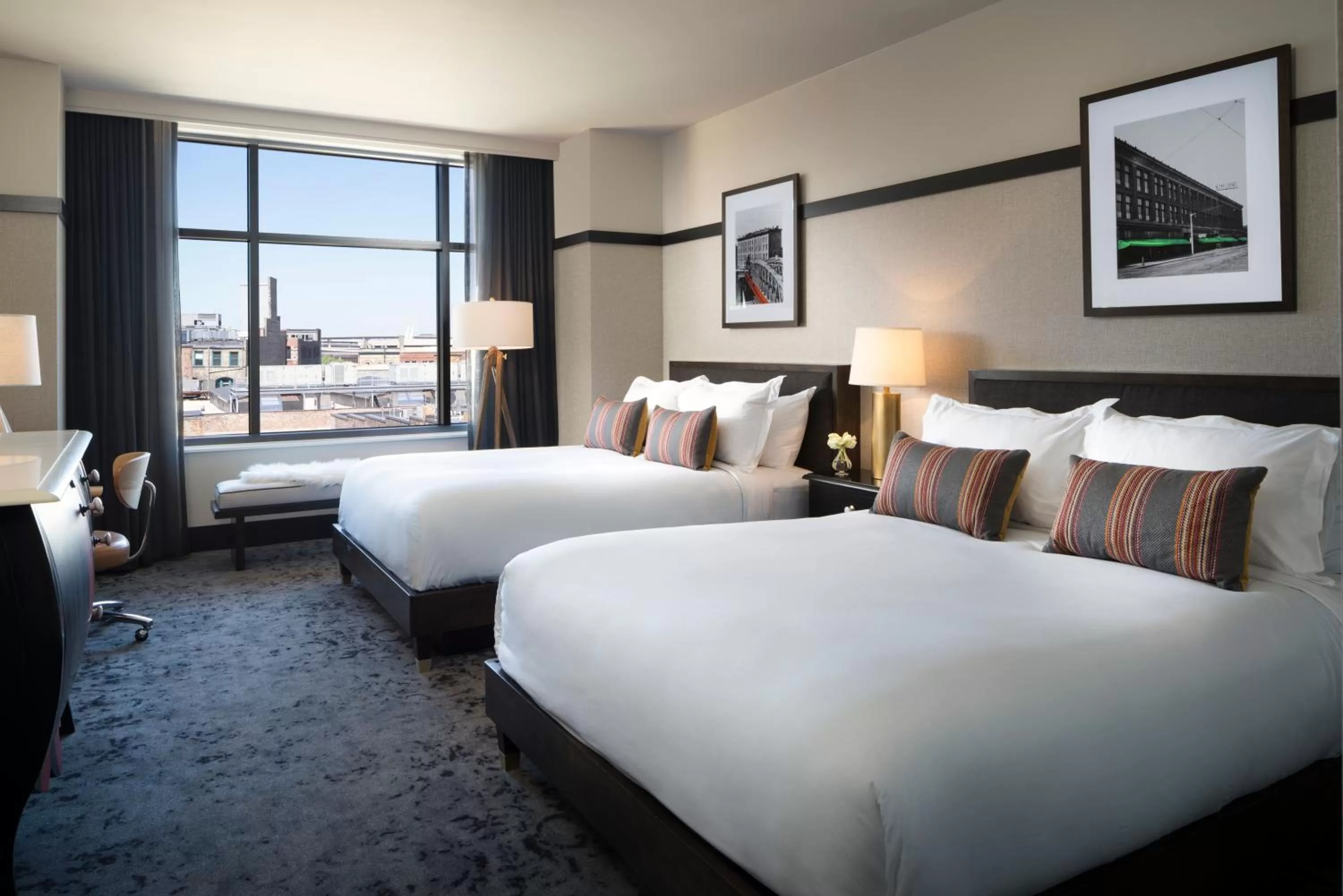 Photo of the whole room, Bed in Kimpton Journeyman Hotel by IHG