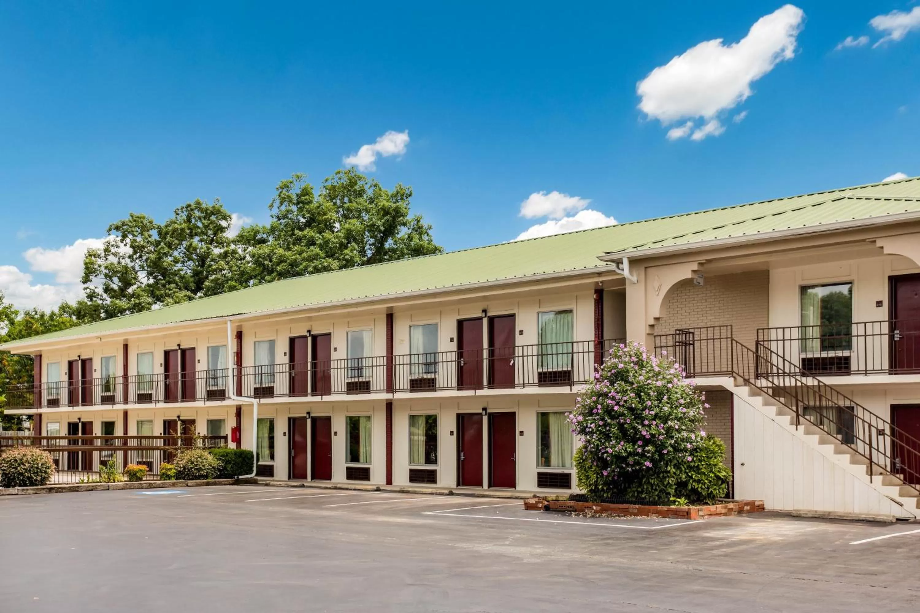 Property building in Red Roof Inn Monteagle - I-24