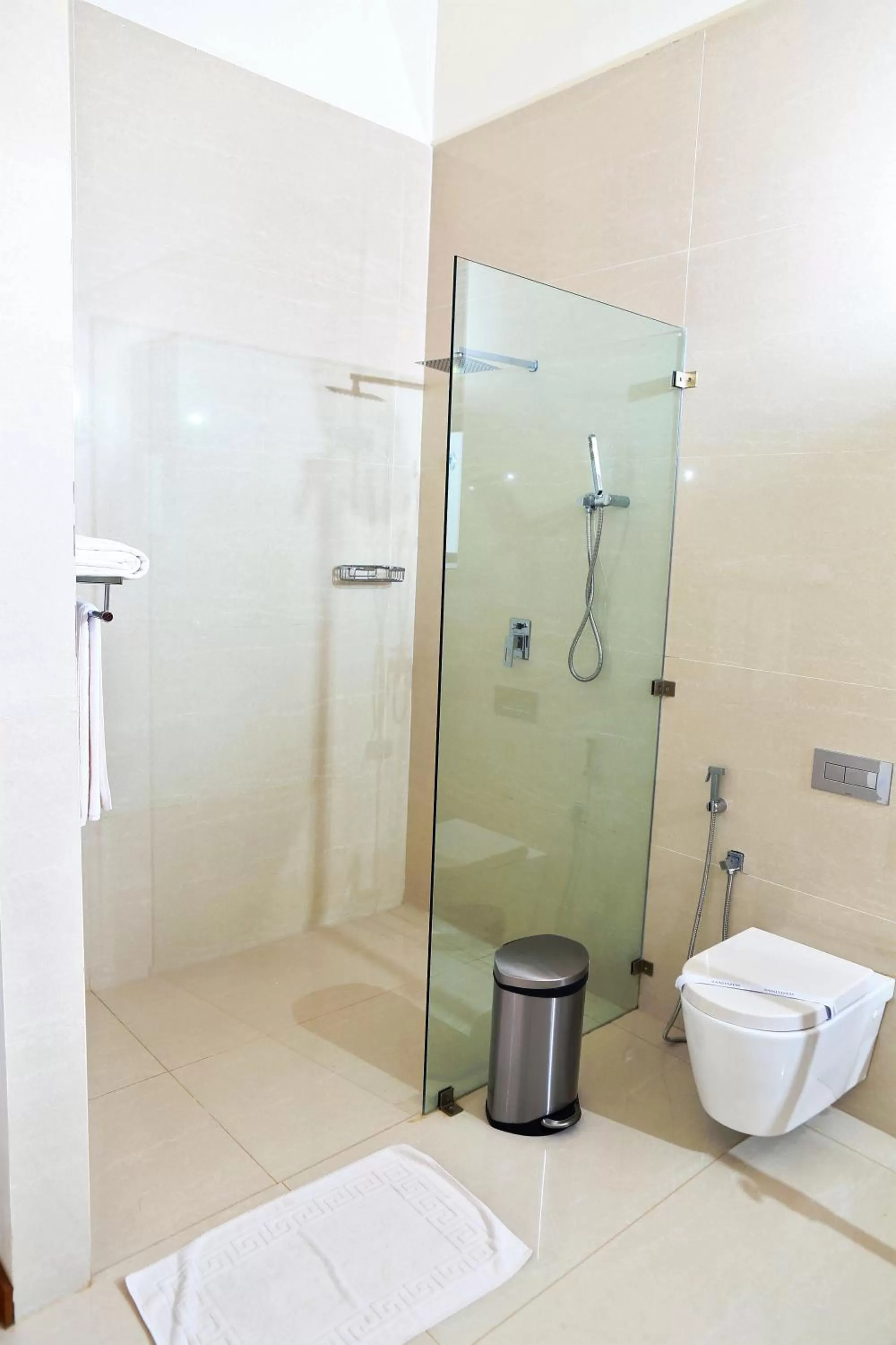 Shower in Amaranthe Bay Resort & Spa