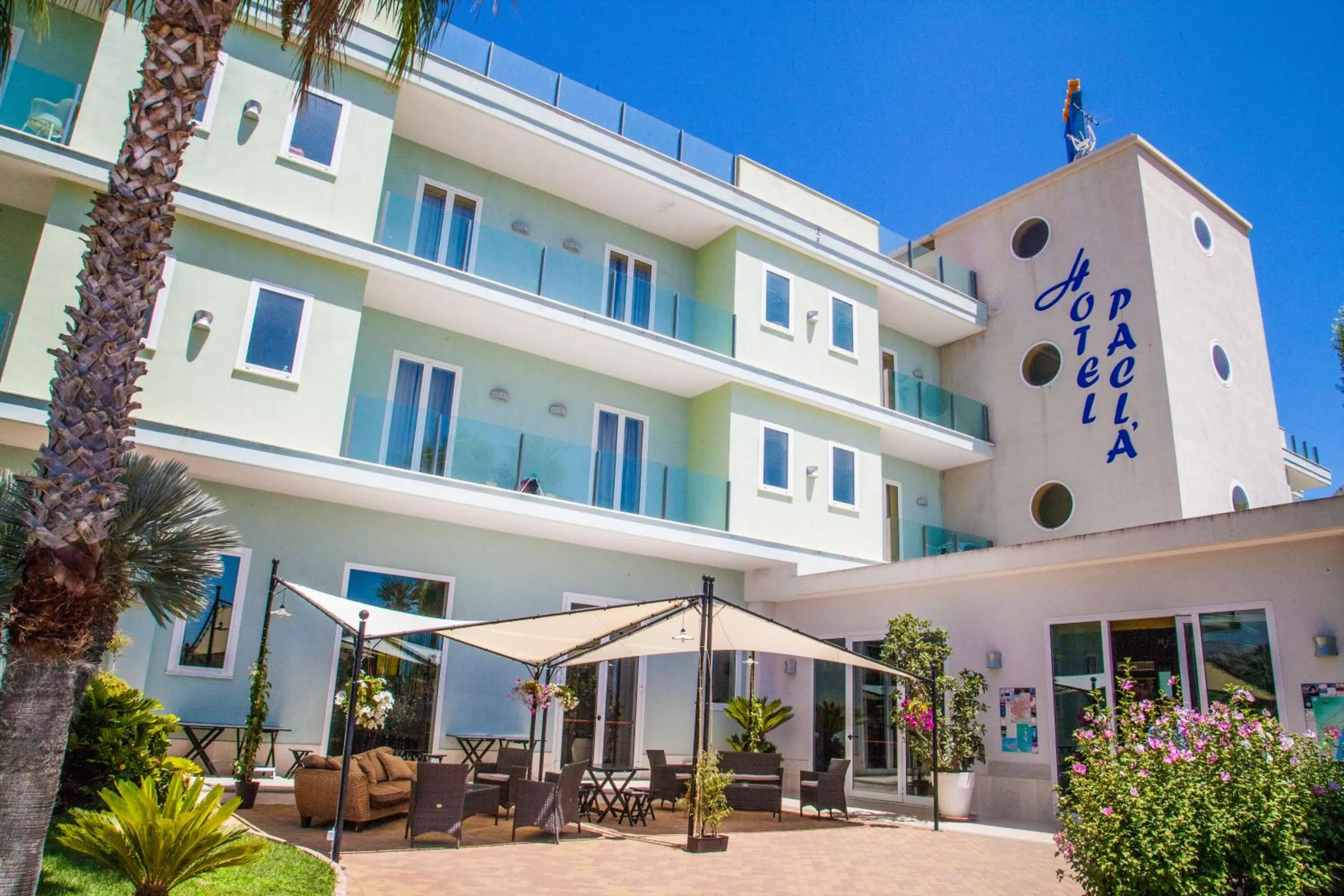 Facade/entrance in Hotel Paclà