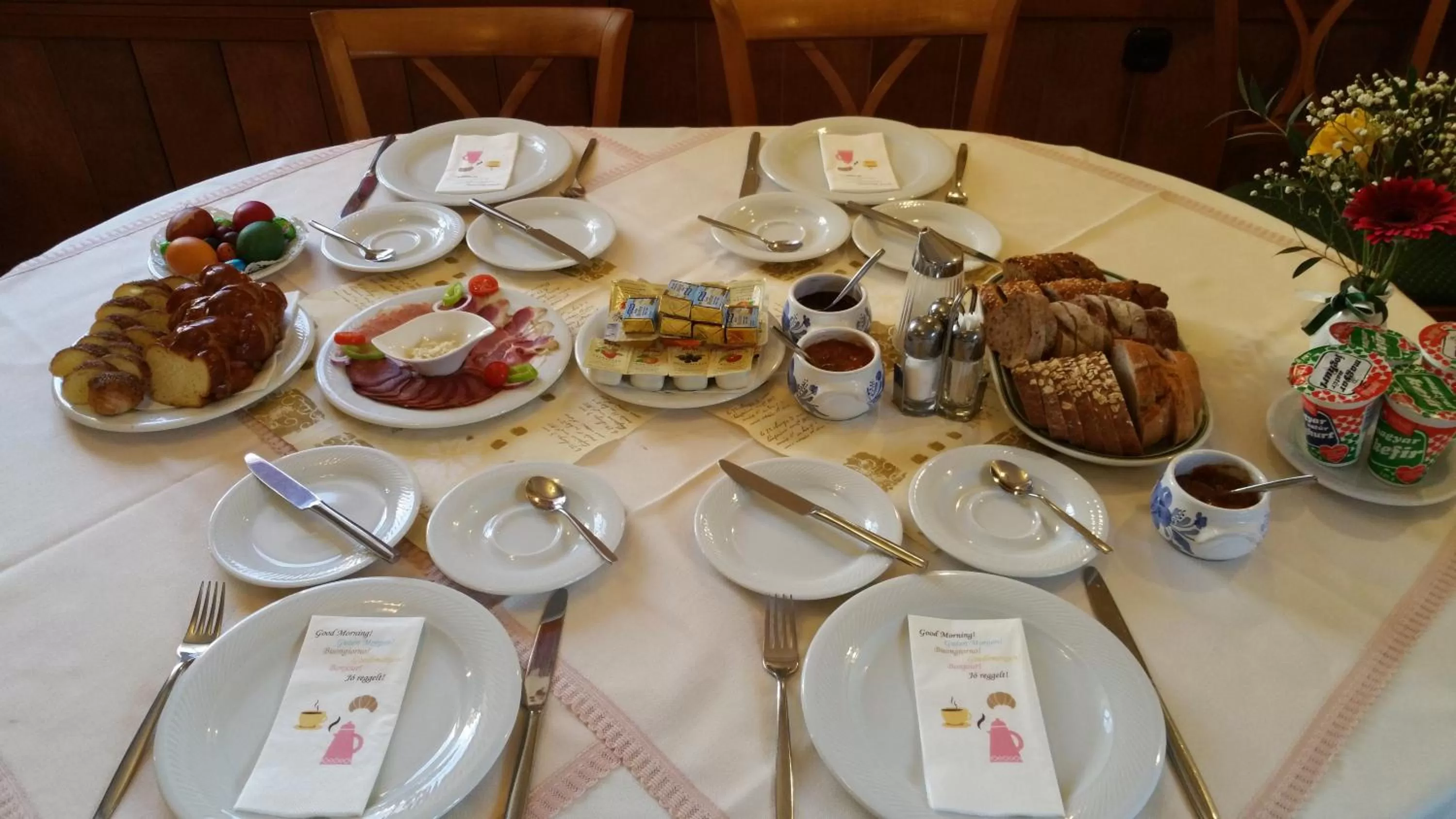 Breakfast in Vadászkürt Panzió