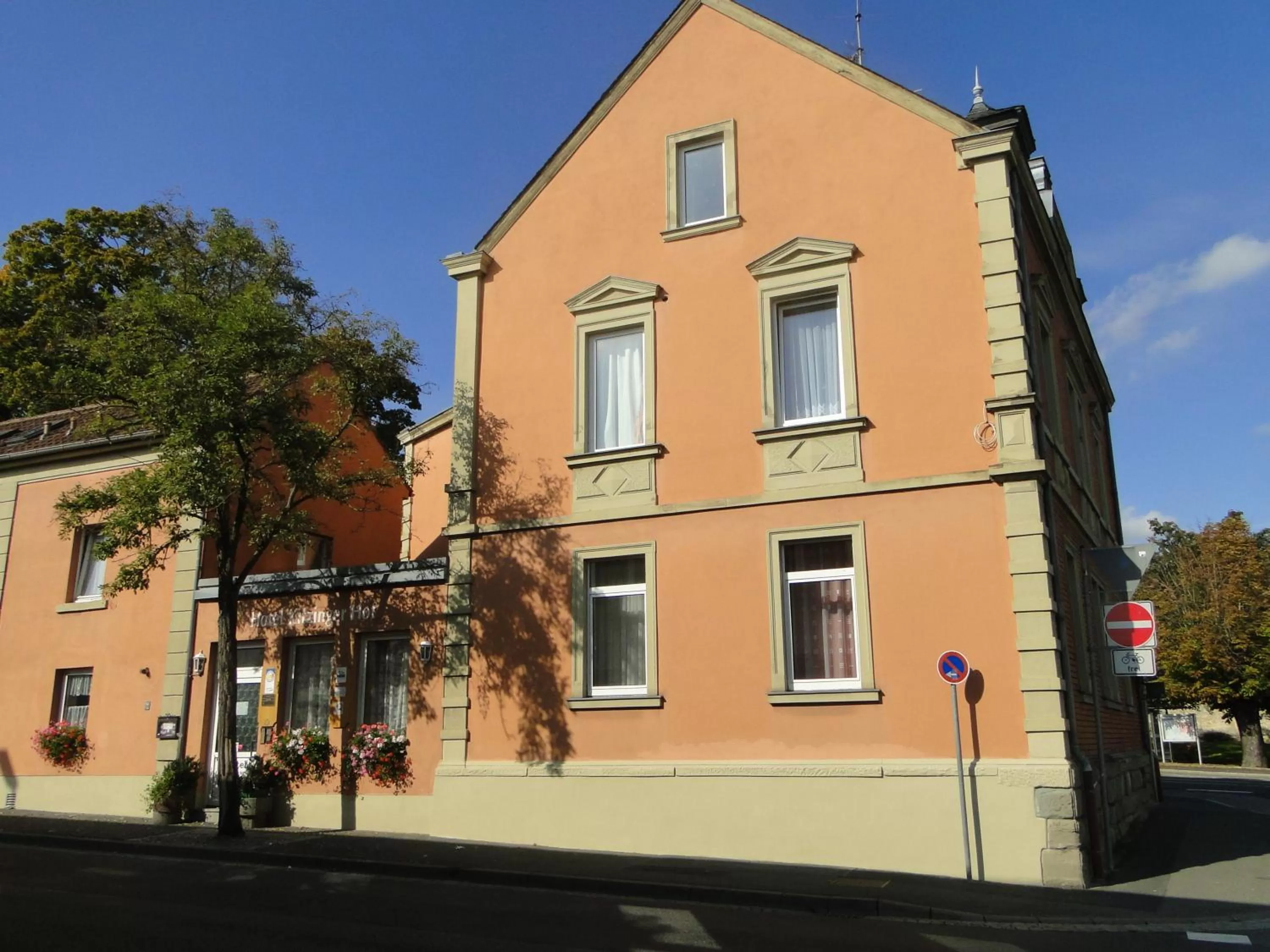 Property building in Hotel Kitzinger Hof an der B8