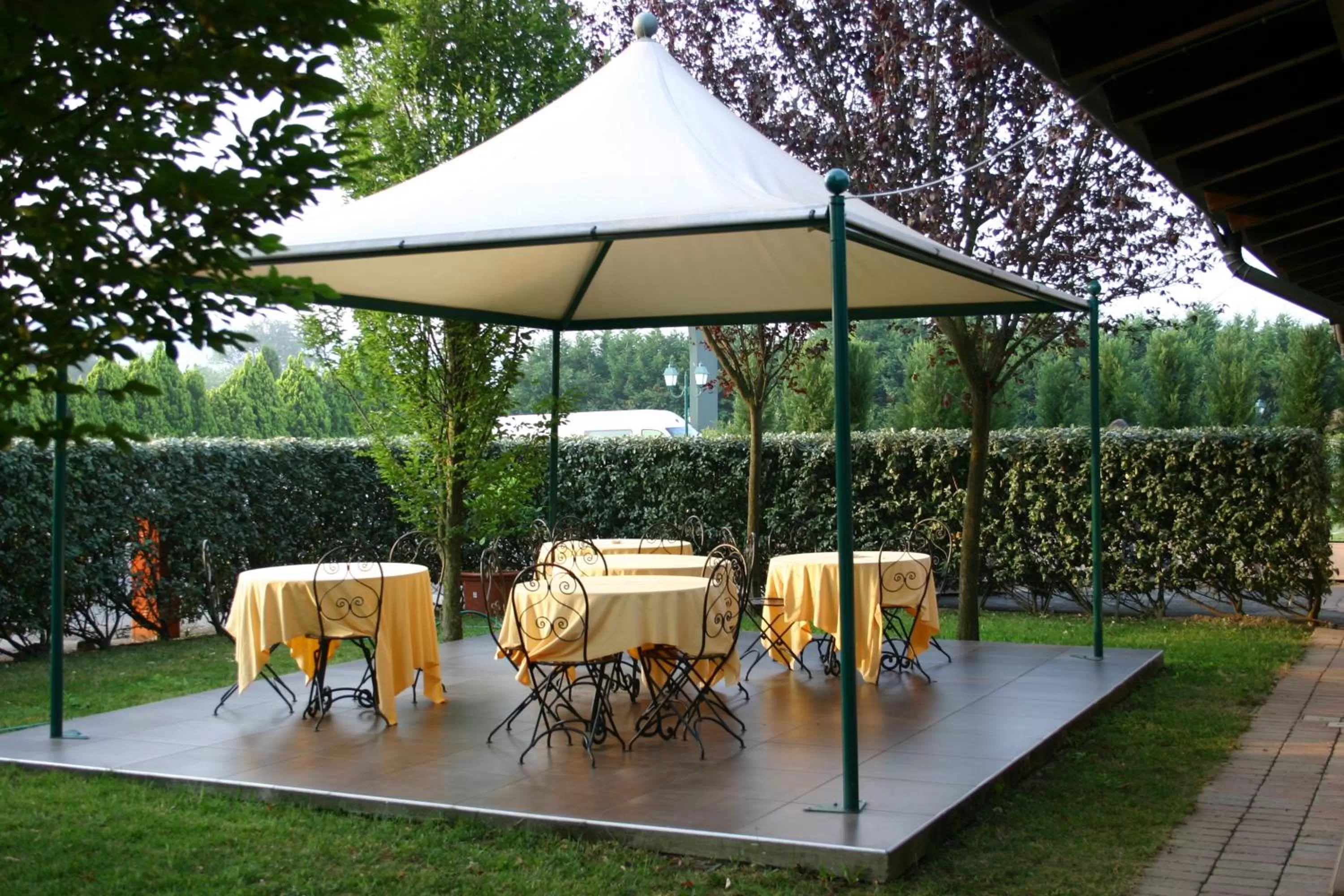 Patio in Hotel Don Carlo