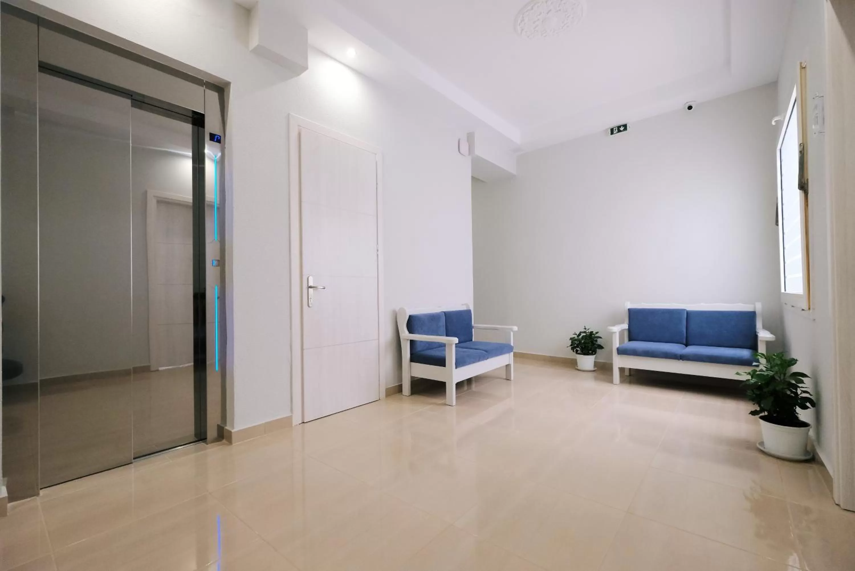 Seating area in Limnia Gi