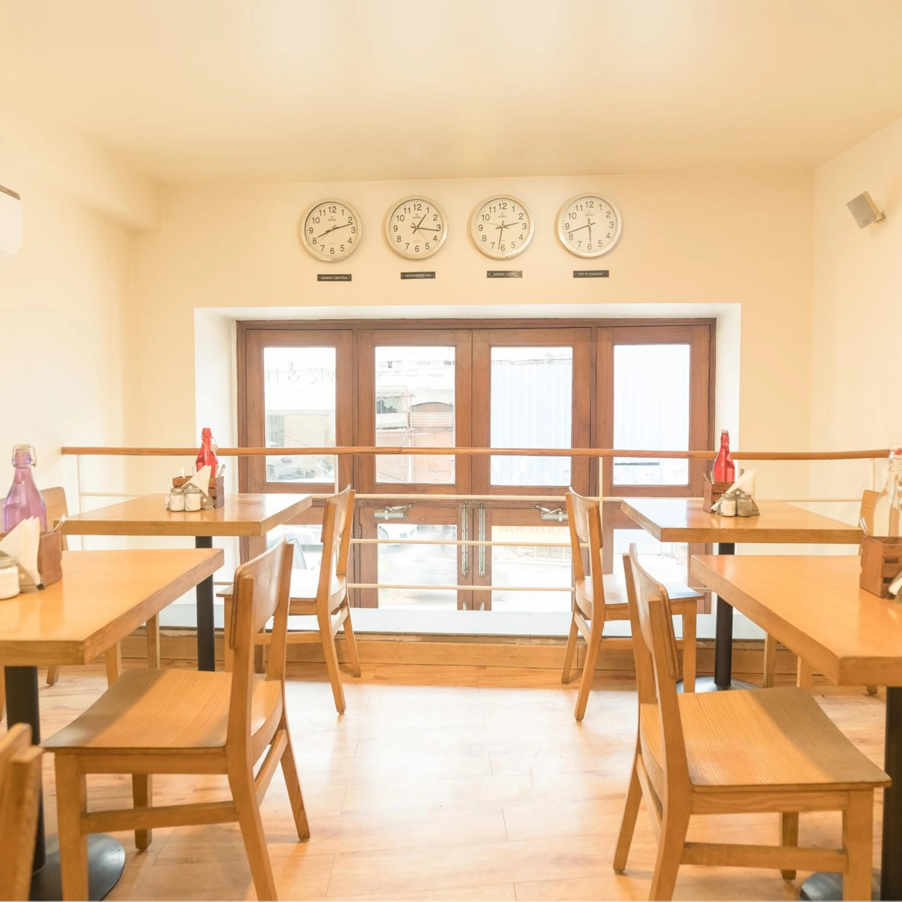 Restaurant/places to eat in Bloomrooms @ New Delhi Railway Station