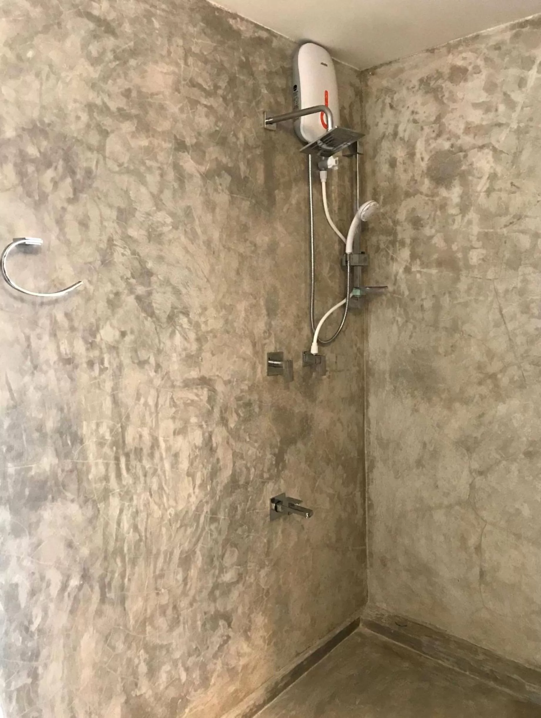 Shower in Weligama Bay Watsila Resort