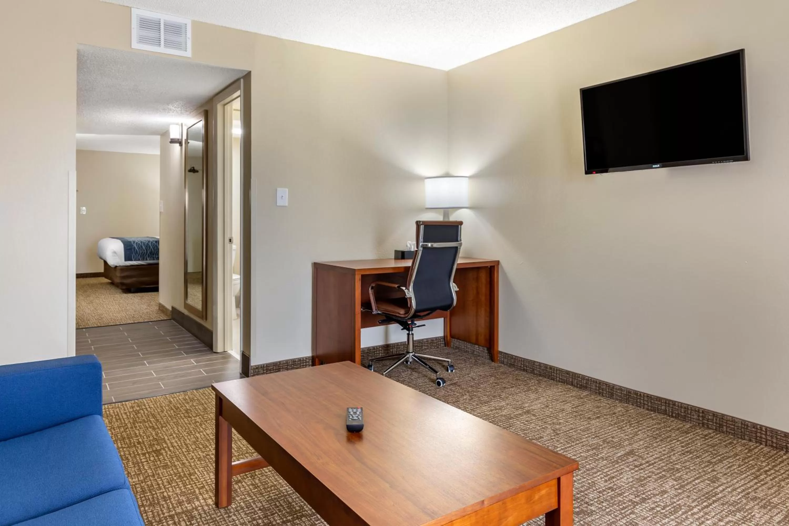 Living room in Comfort Inn & Suites Spring Lake - Fayetteville near Fort Bragg