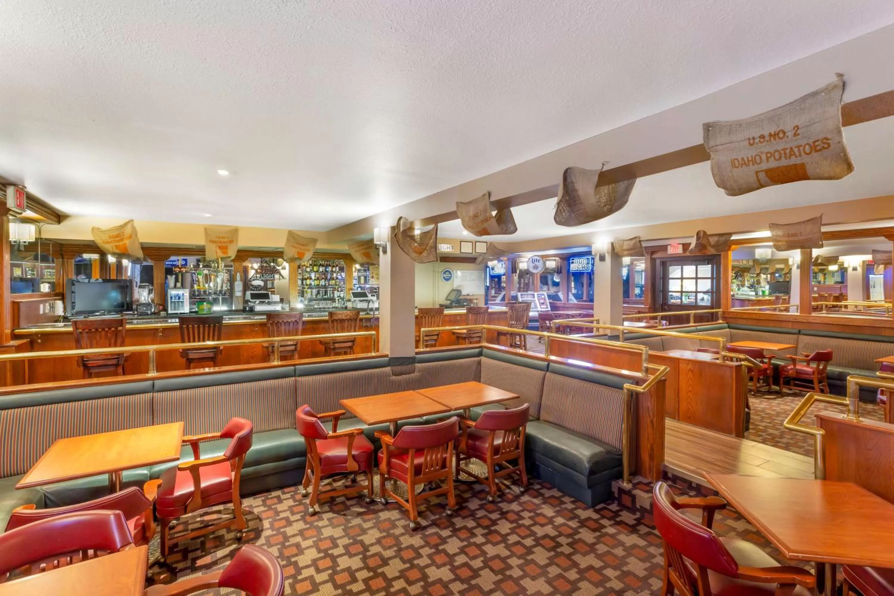 Lounge or bar in Best Western Plus Burley Inn & Convention Center