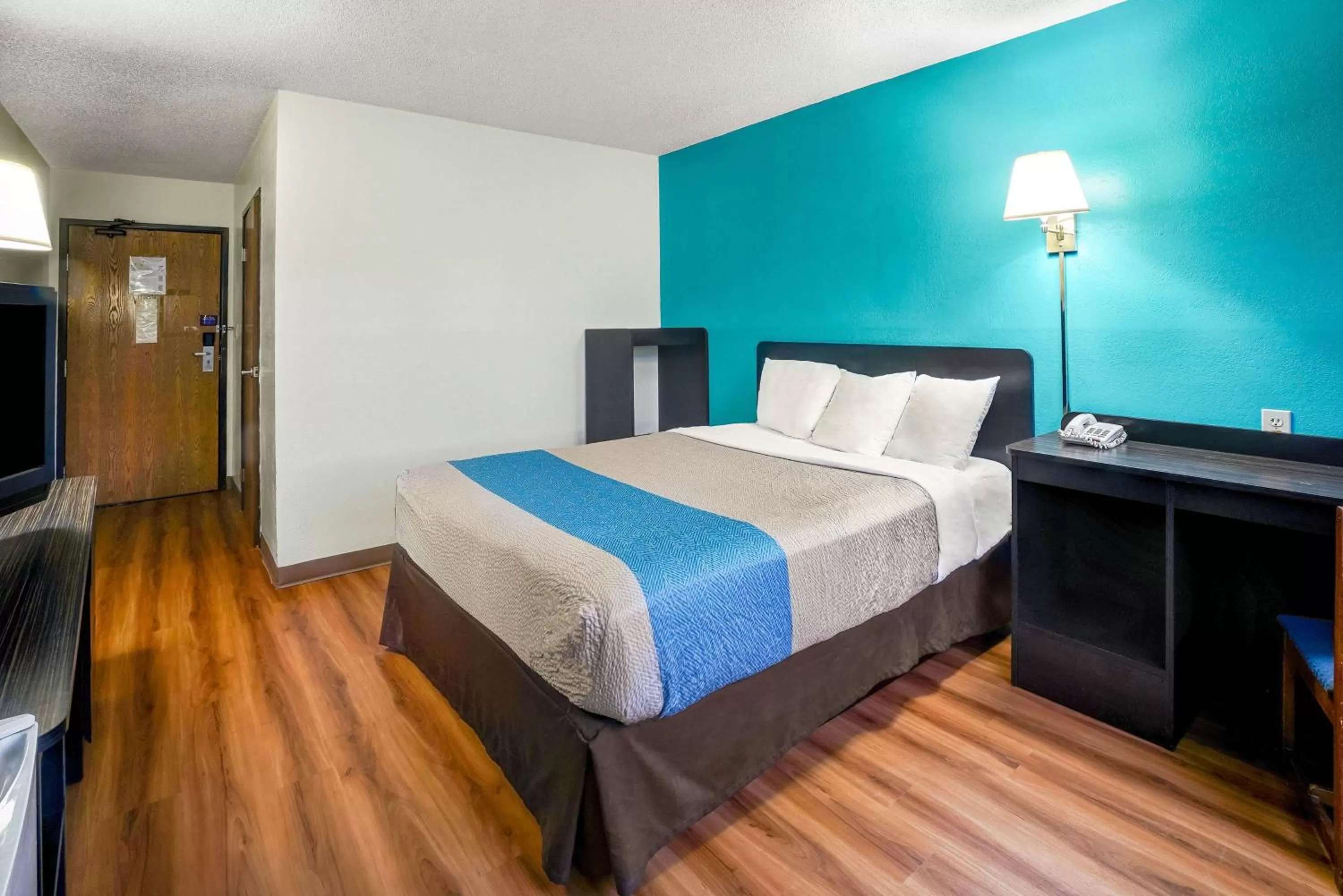 Photo of the whole room, Bed in Motel 6-Montoursville, PA - Williamsport