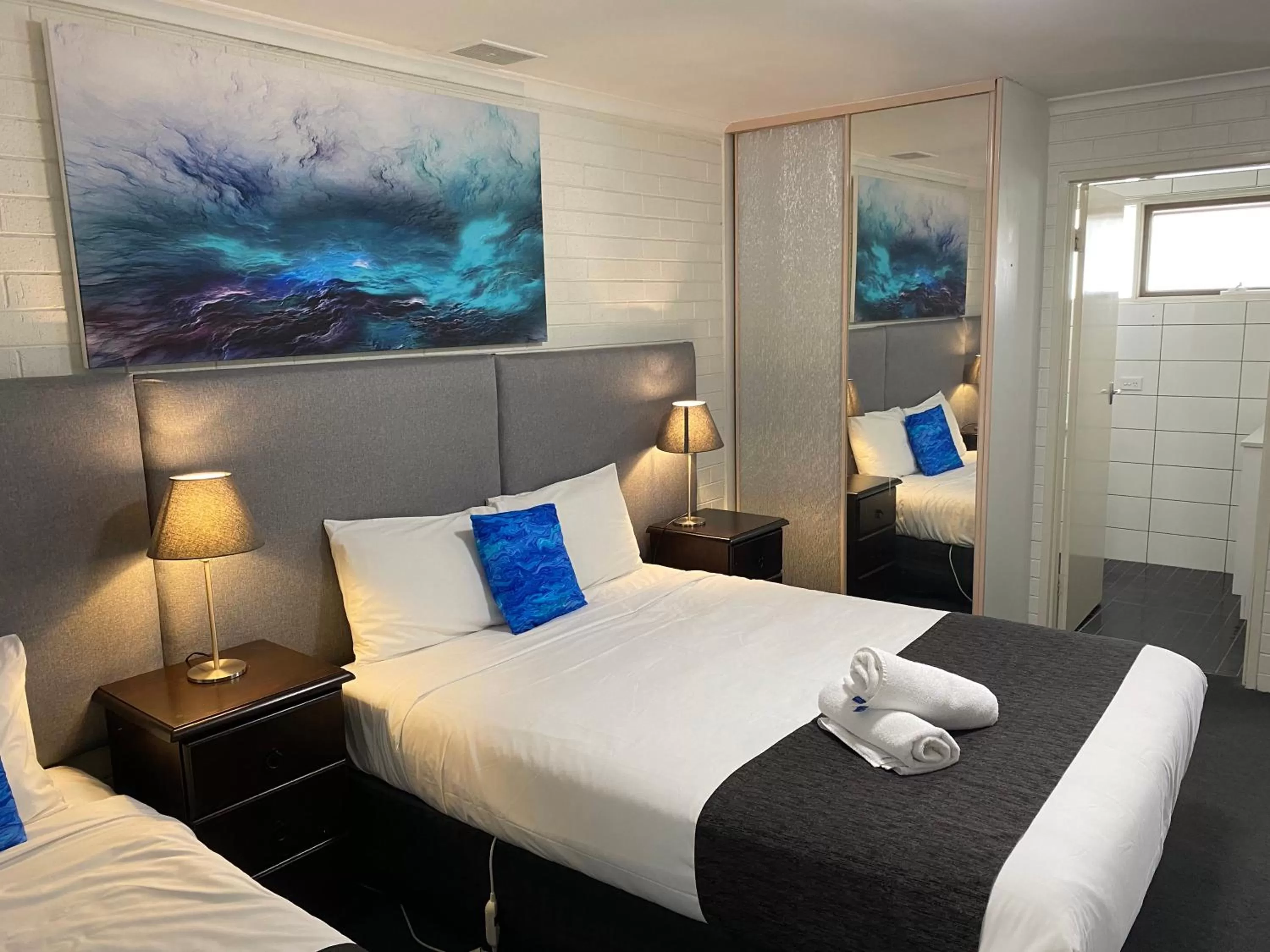 towels, Bed in Frankston Motel