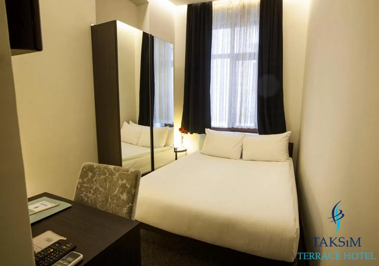 Photo of the whole room, Bed in Taksim Terrace Hotel