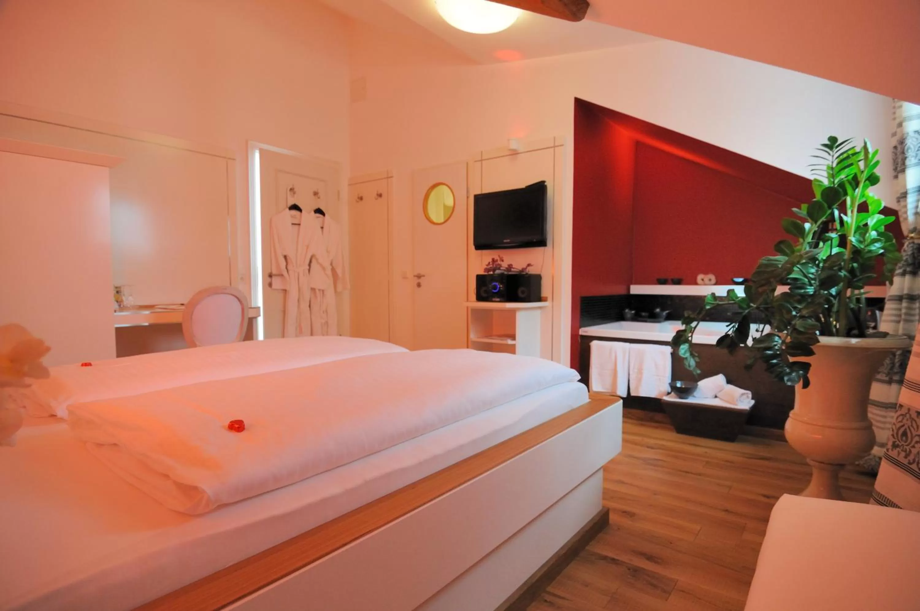 Photo of the whole room, Bed in YachtHotel Helvetia Spa- und Wellnessdomizil