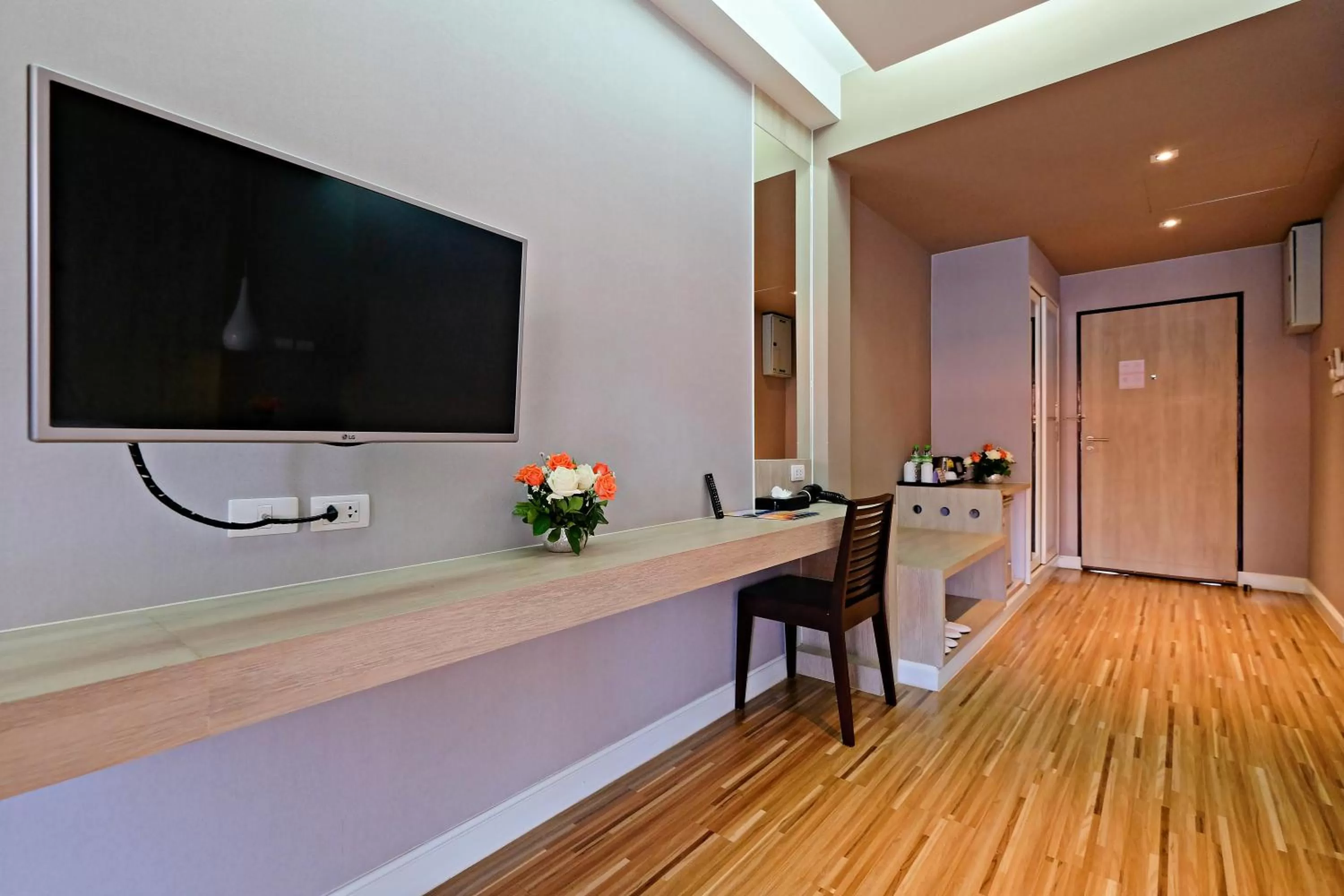 TV and multimedia in Green Lake Resort - SHA Extra Plus Certified