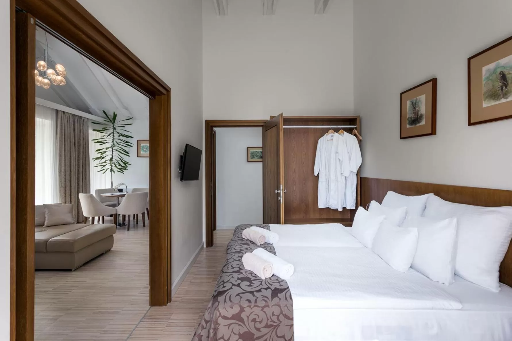 Property building, Bed in Botrytis Borhotel