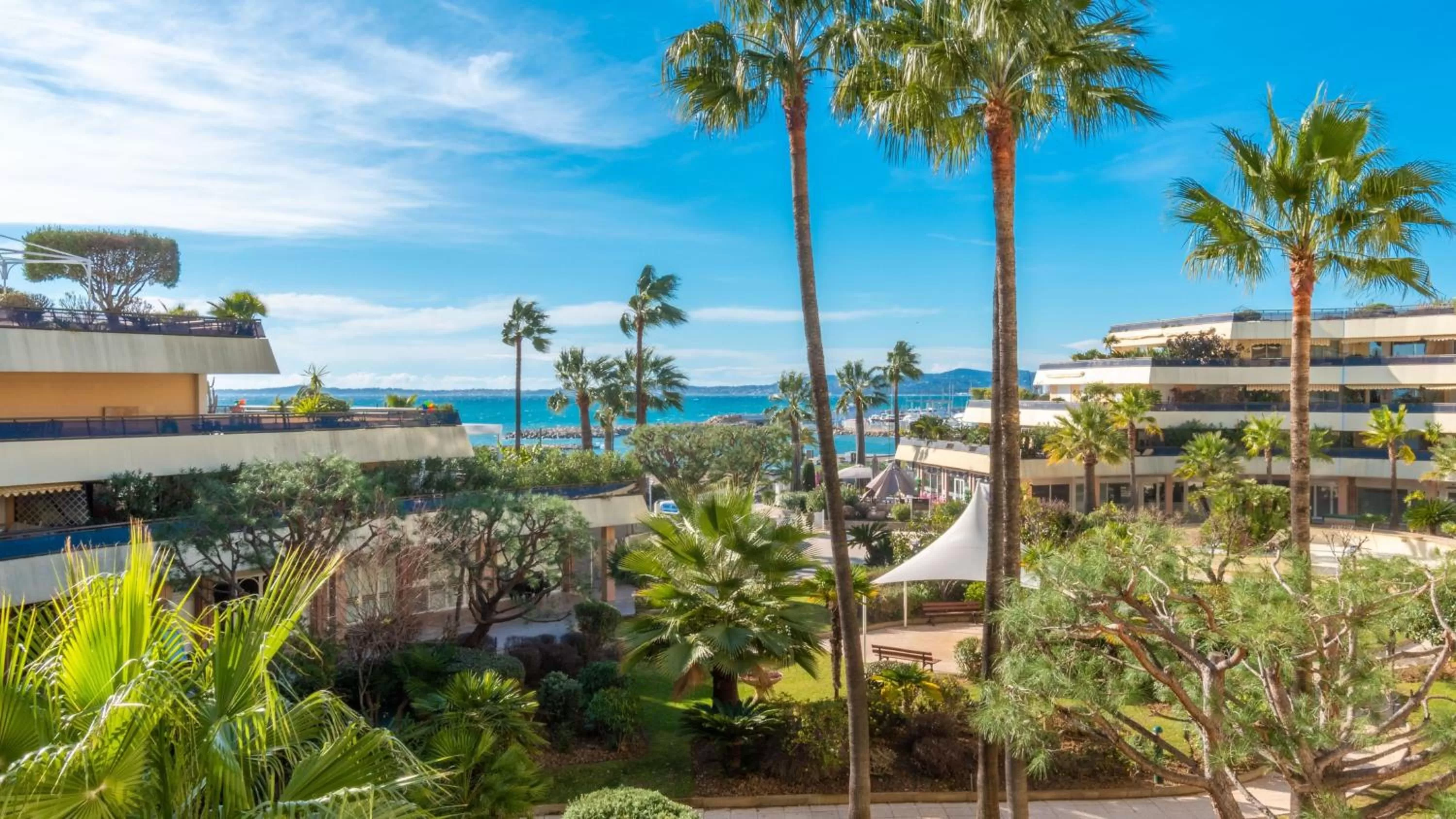 Photo of the whole room in Holiday Inn Nice - Port St Laurent by IHG