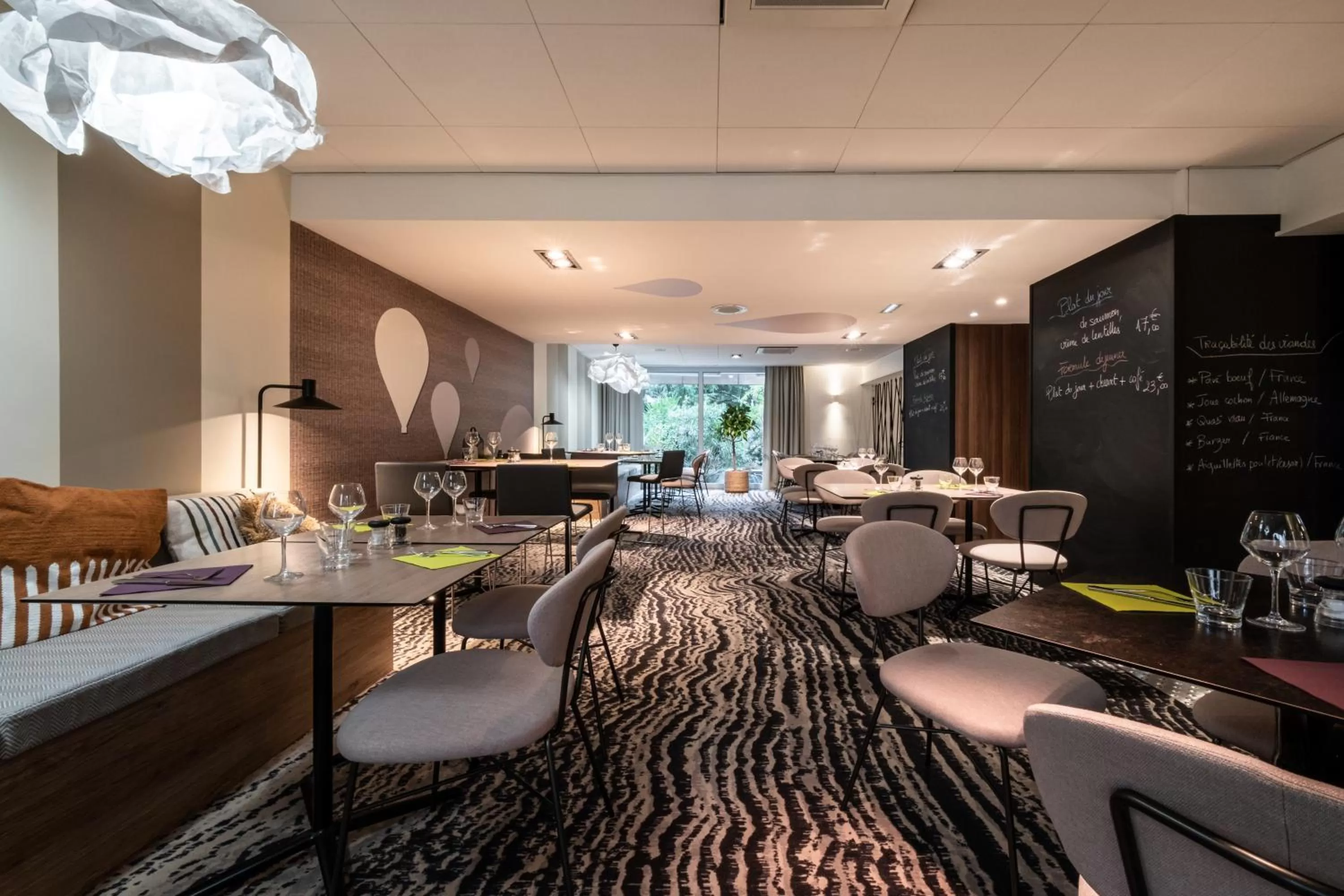 Restaurant/places to eat in Mercure Grenoble Meylan