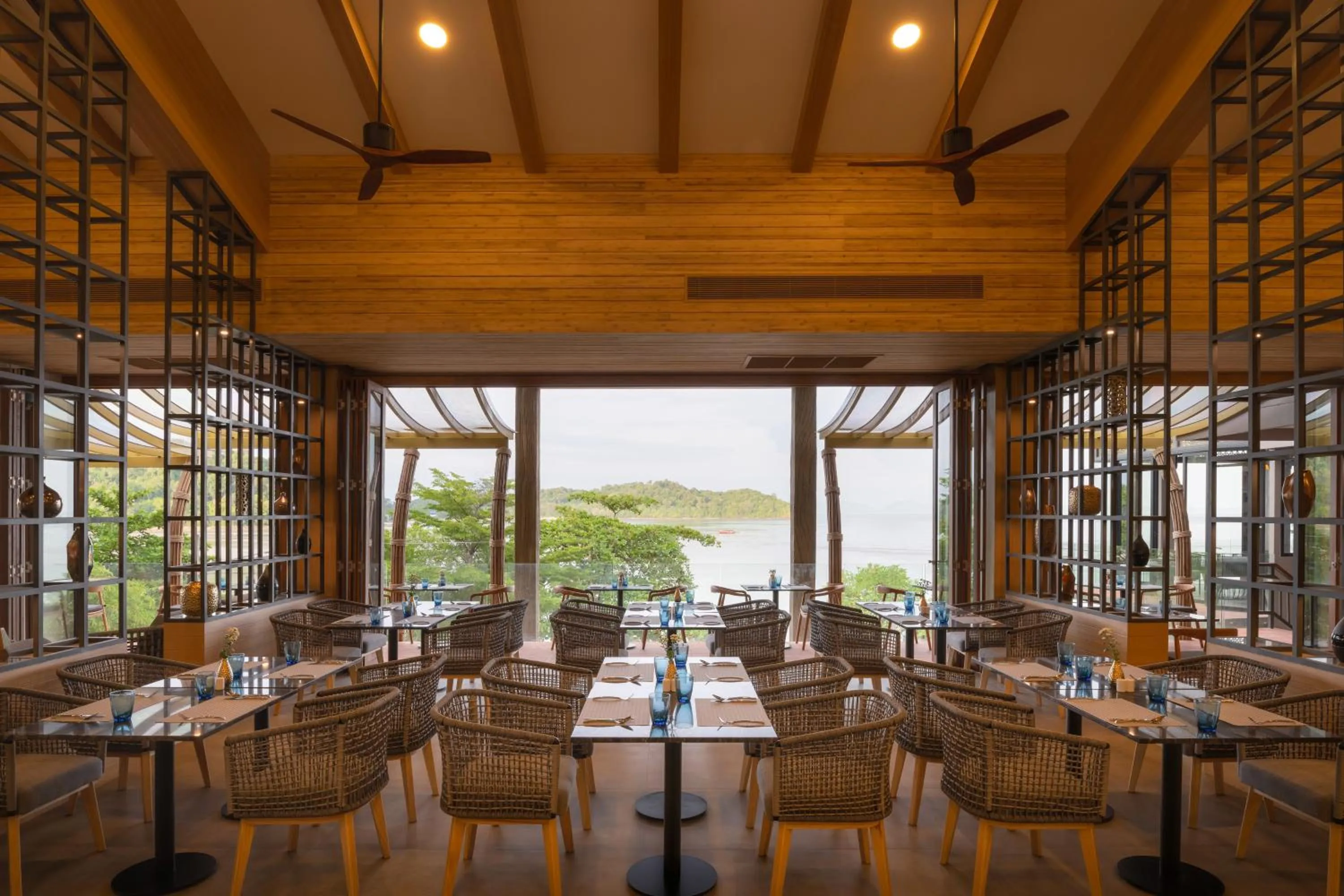 Restaurant/places to eat in SINAE Phuket Luxury Hotel