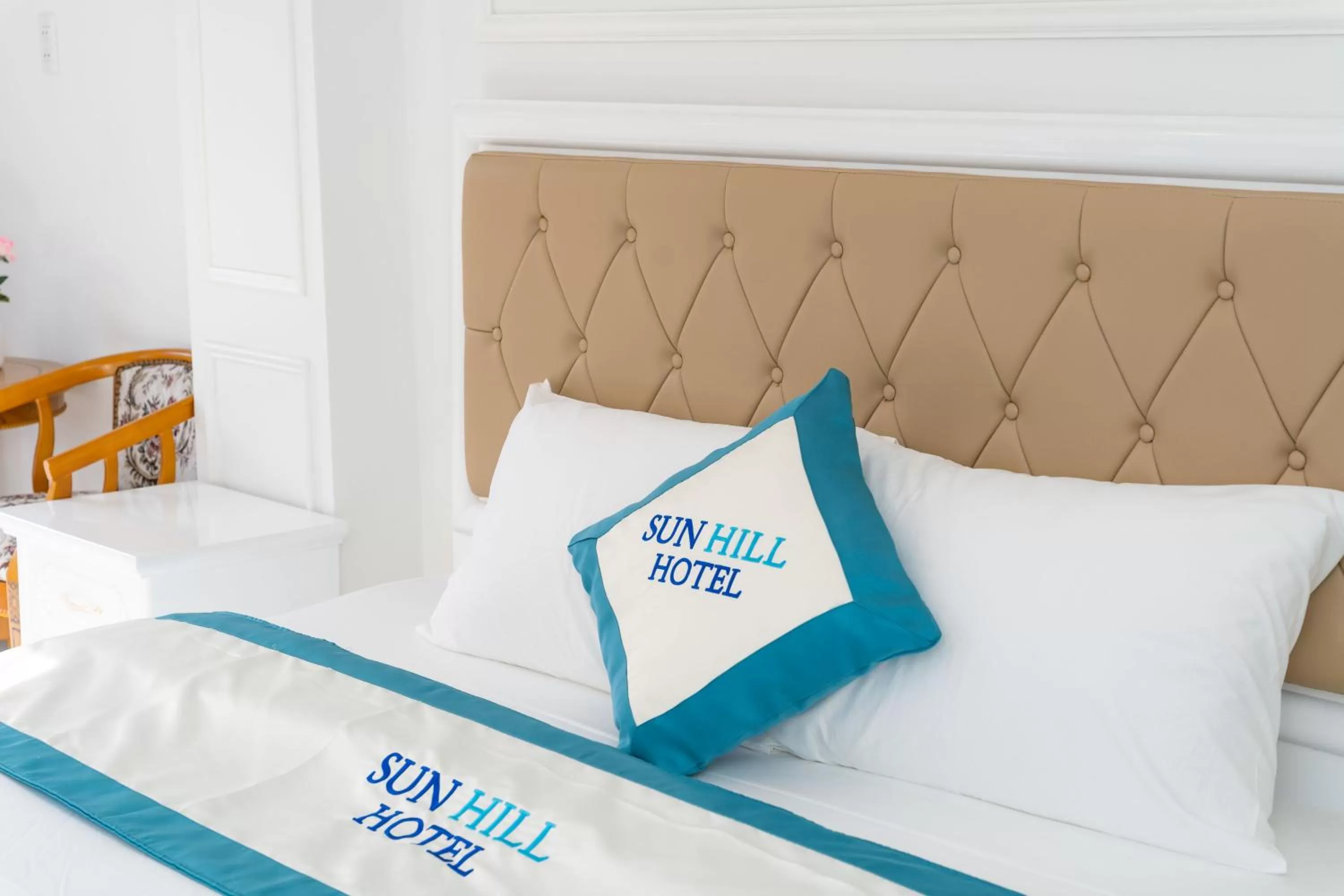 Bedroom, Bed in Sun Hill Hotel