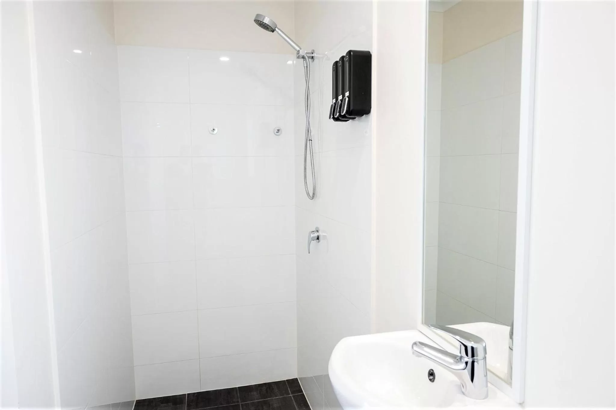 Bathroom in Petrie Mill Motel