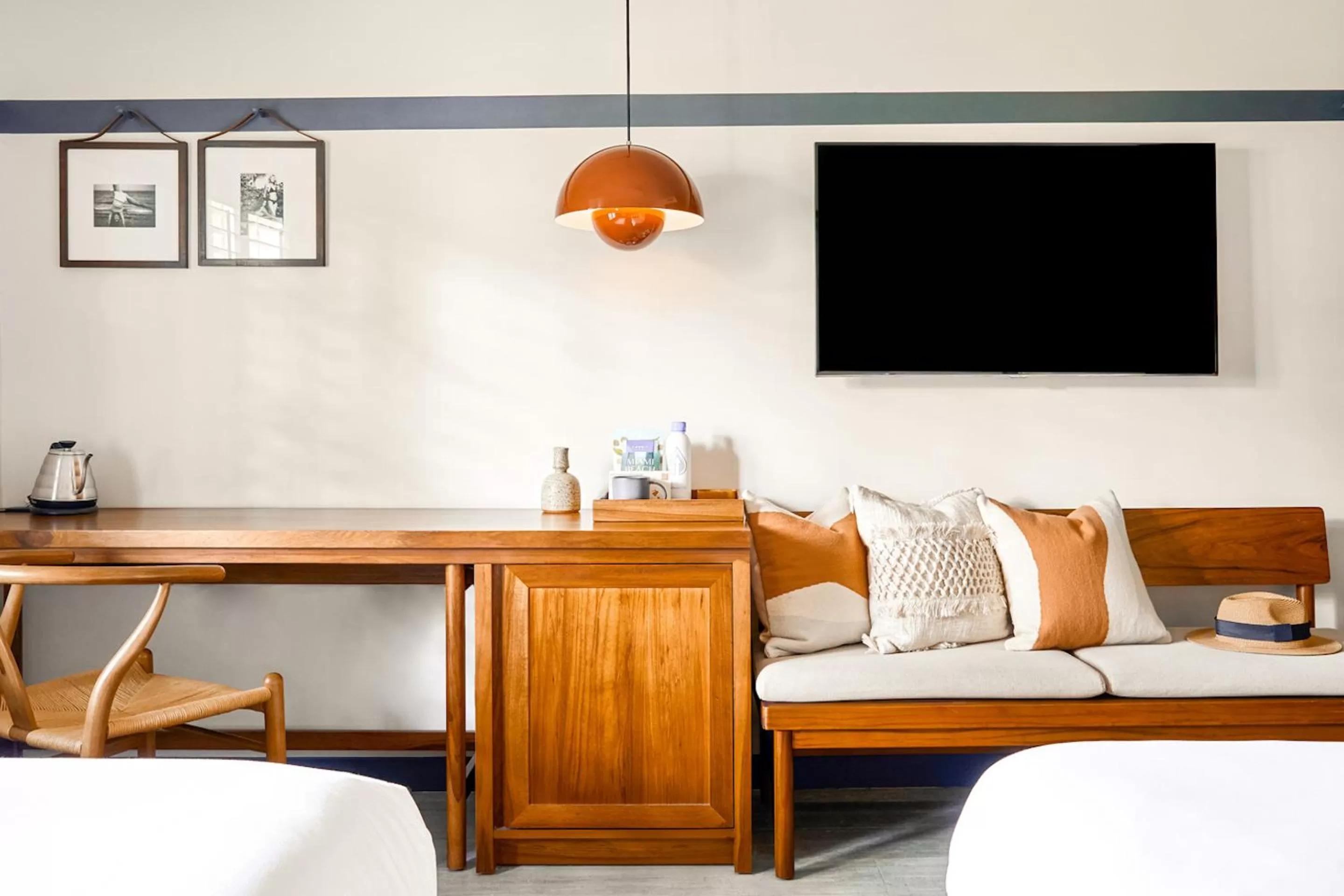 Bed, Seating Area in KAYAK Miami Beach