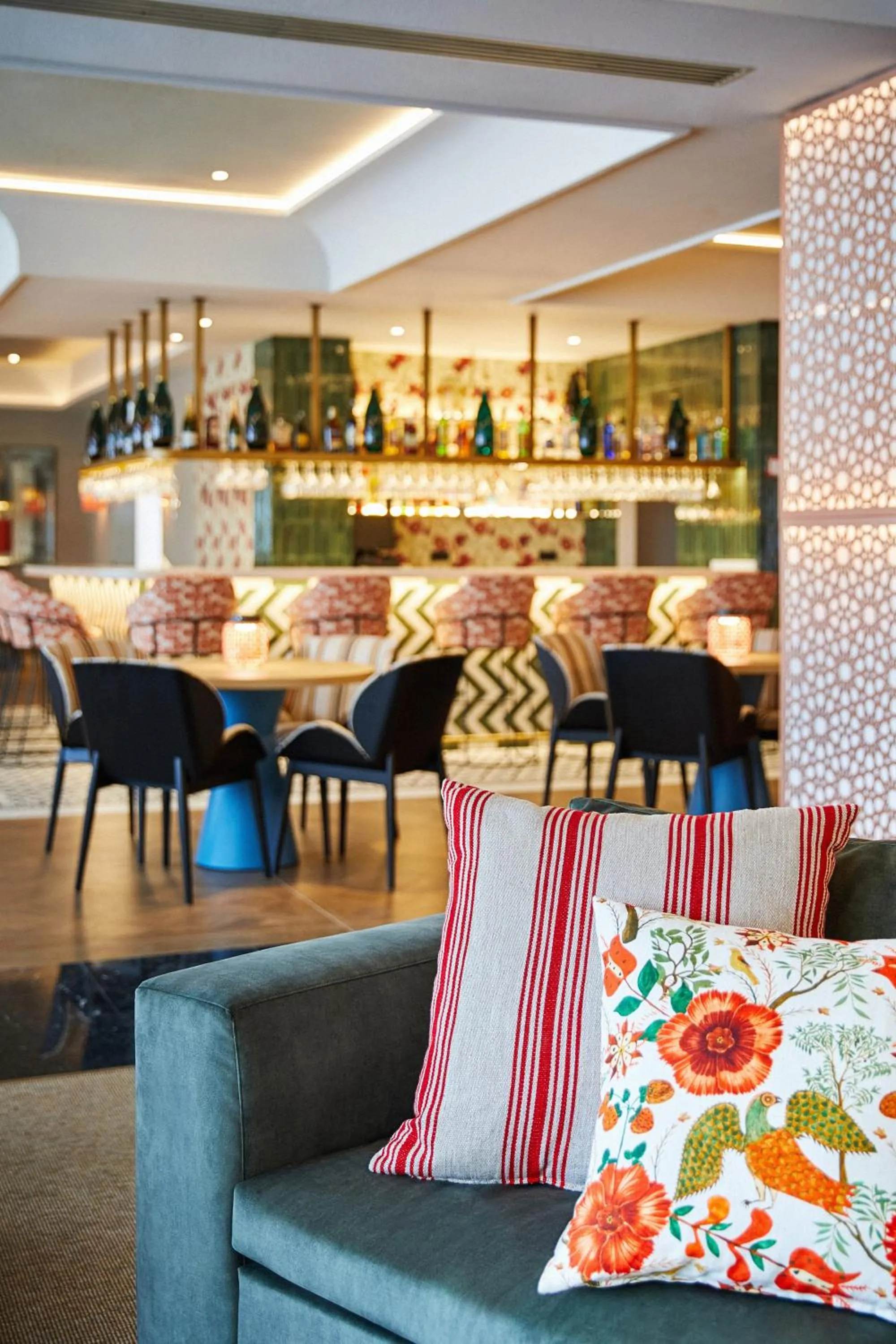 Lounge or bar in Hesperia Sevilla