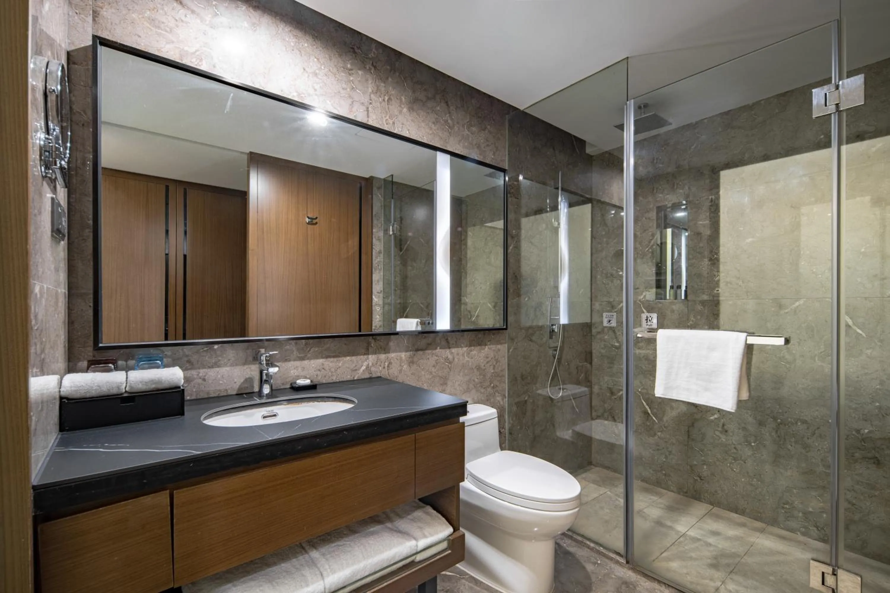 Toilet in Wan Yue Grand Skylight Hotel