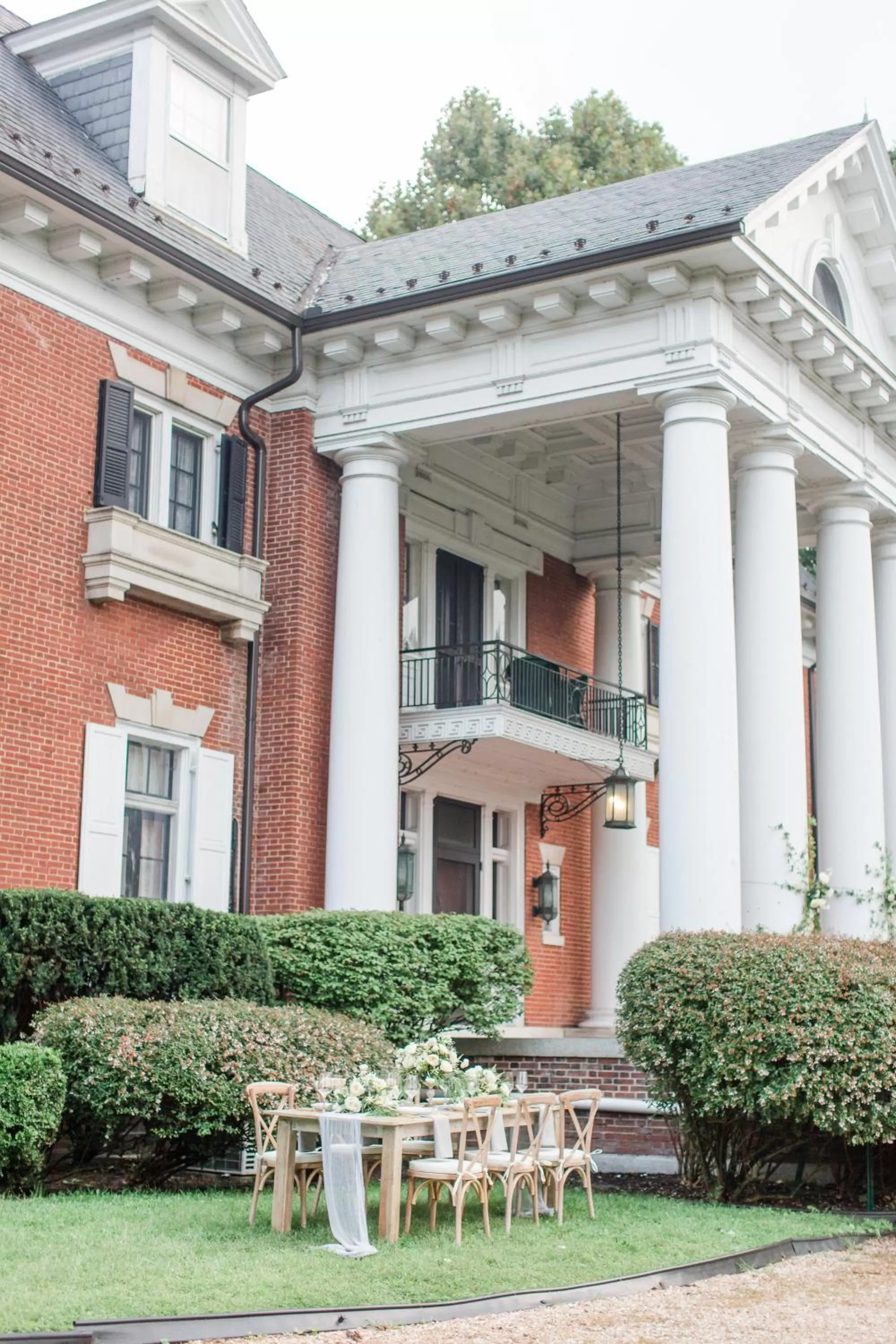 Facade/entrance in Mercersburg Inn