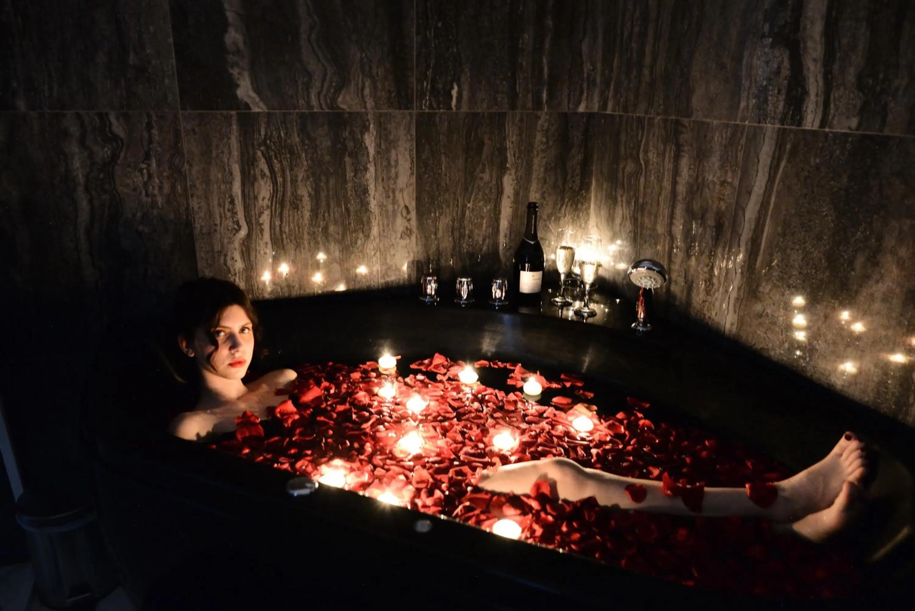 Hot Tub in Gregorio VII Luxury Suites San Damaso