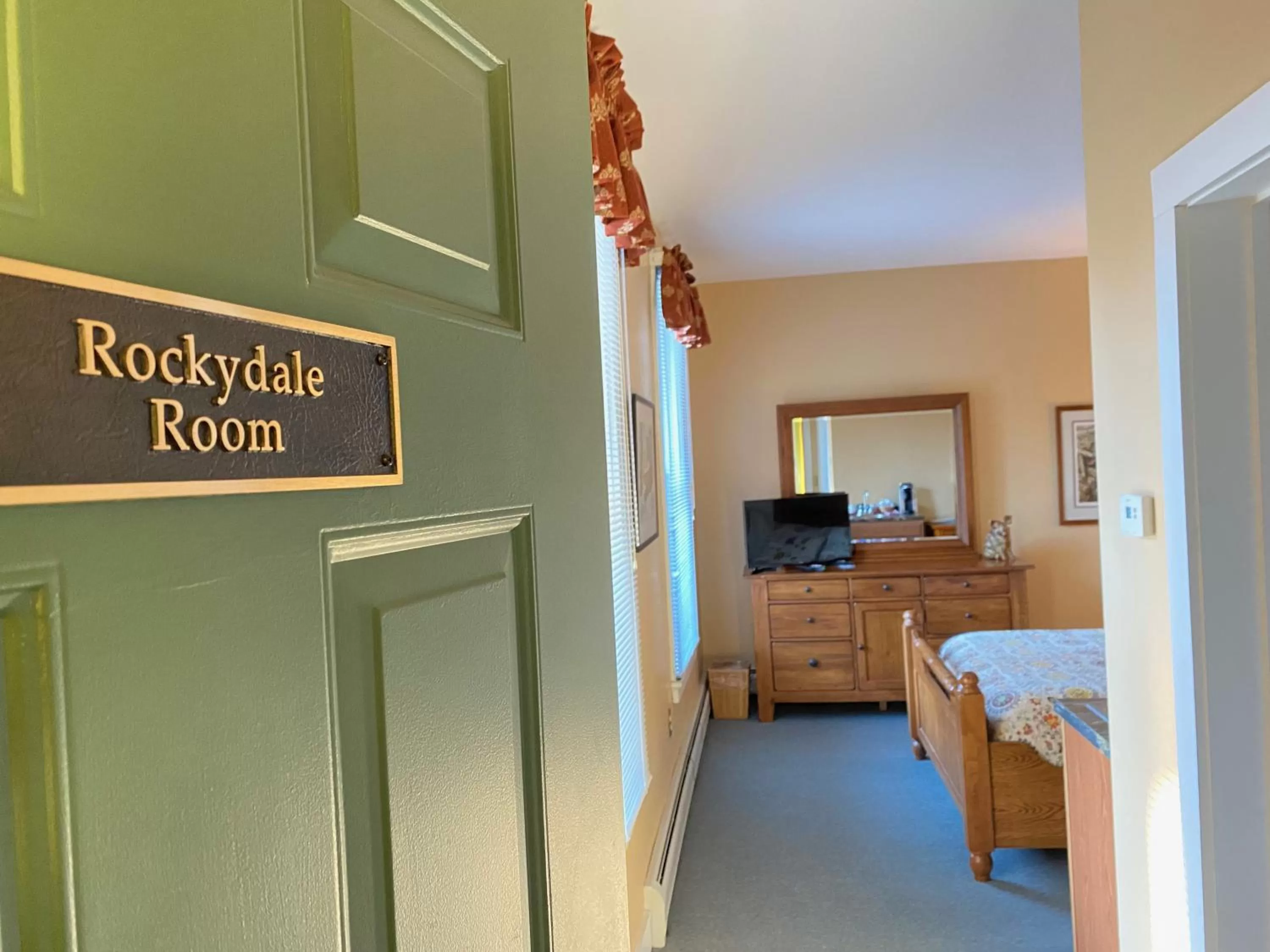 Photo of the whole room in Bristol Suites