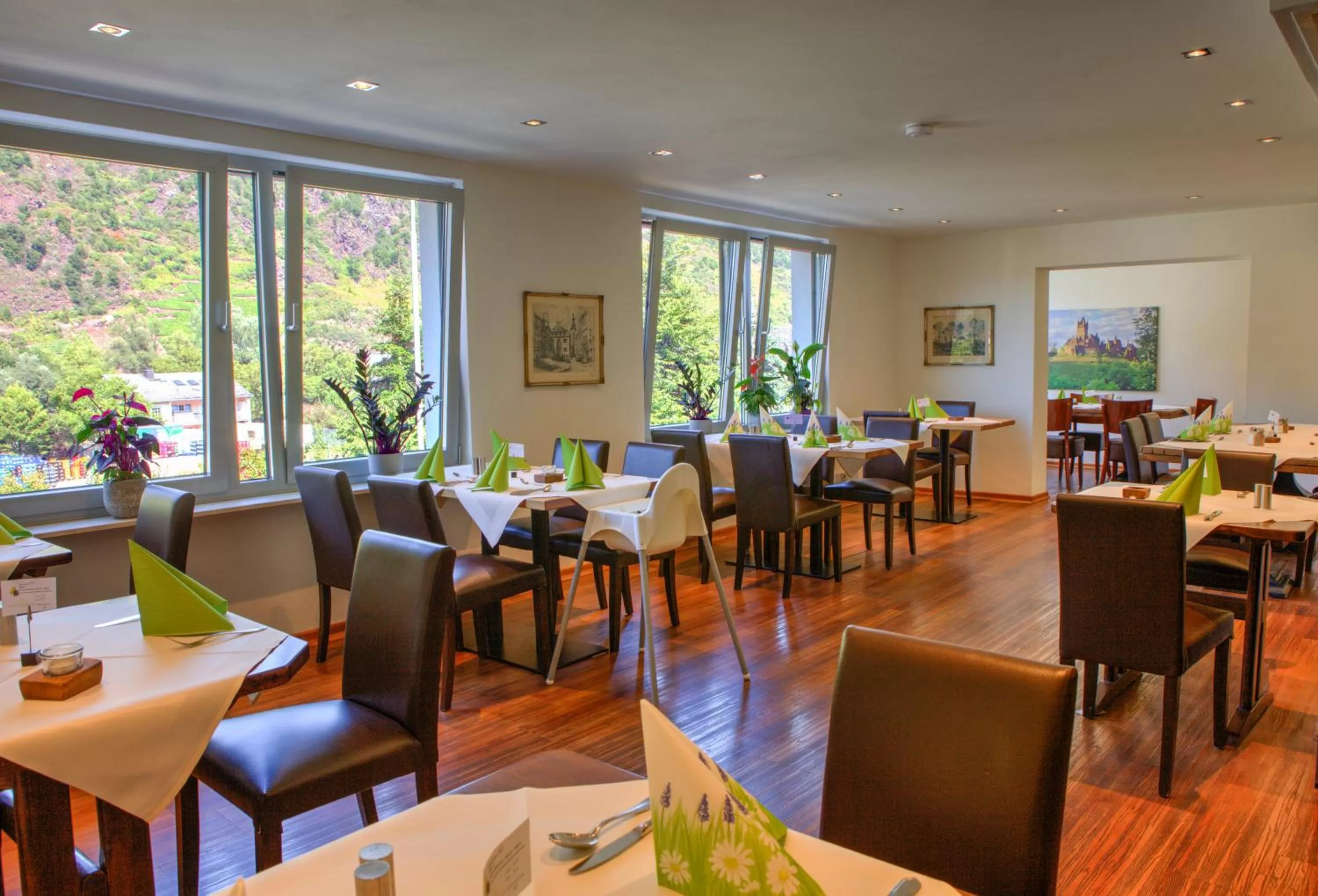 Restaurant/places to eat in Moselromantik Hotel Am Panoramabogen