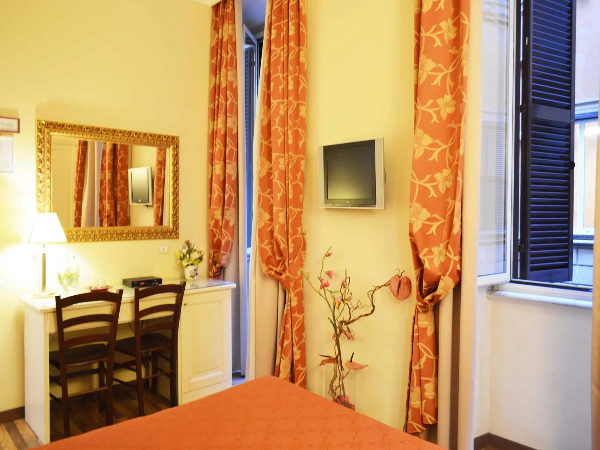 Photo of the whole room, Bed in Residenza Domiziano